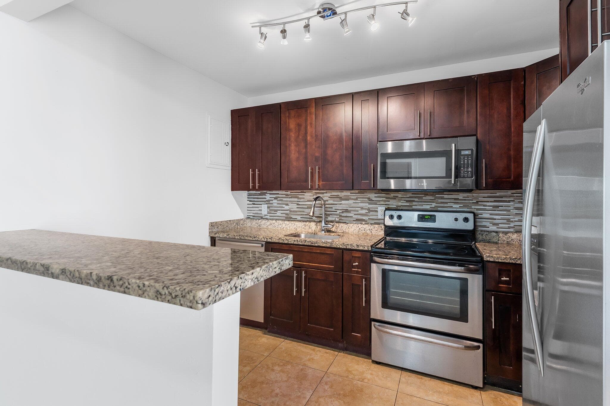 1015 NE 12th Street, Fort Lauderdale, FL 33304 — photo 9 of 13