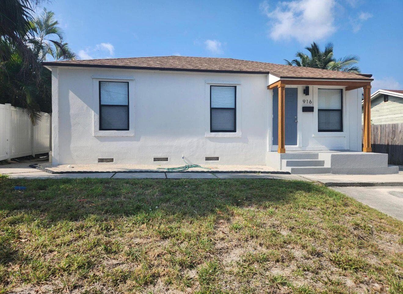 916 Francis Street, West Palm Beach, FL 33405 — photo 1 of 23