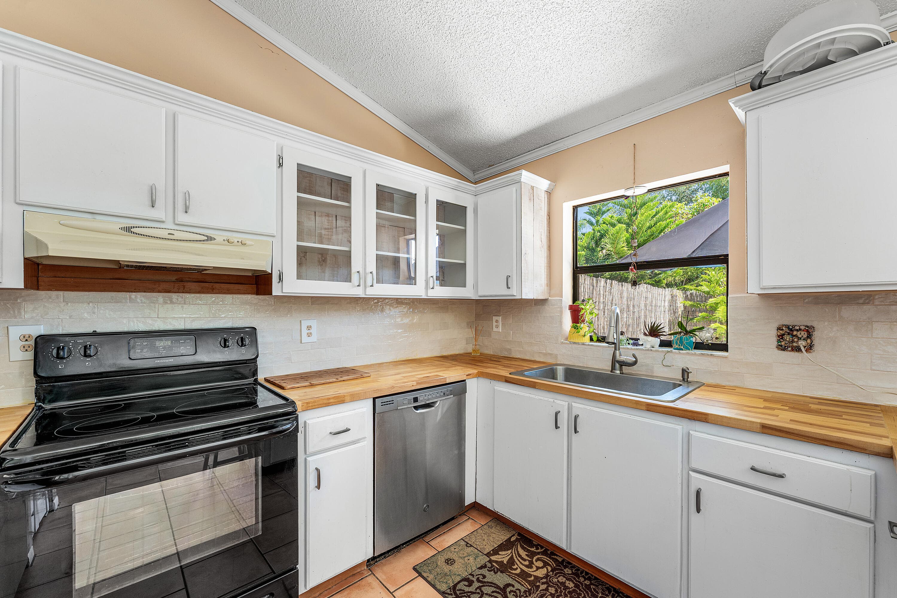 5202 Tarregon Lane, Palm Beach Gardens, FL 33418 — photo 18 of 27