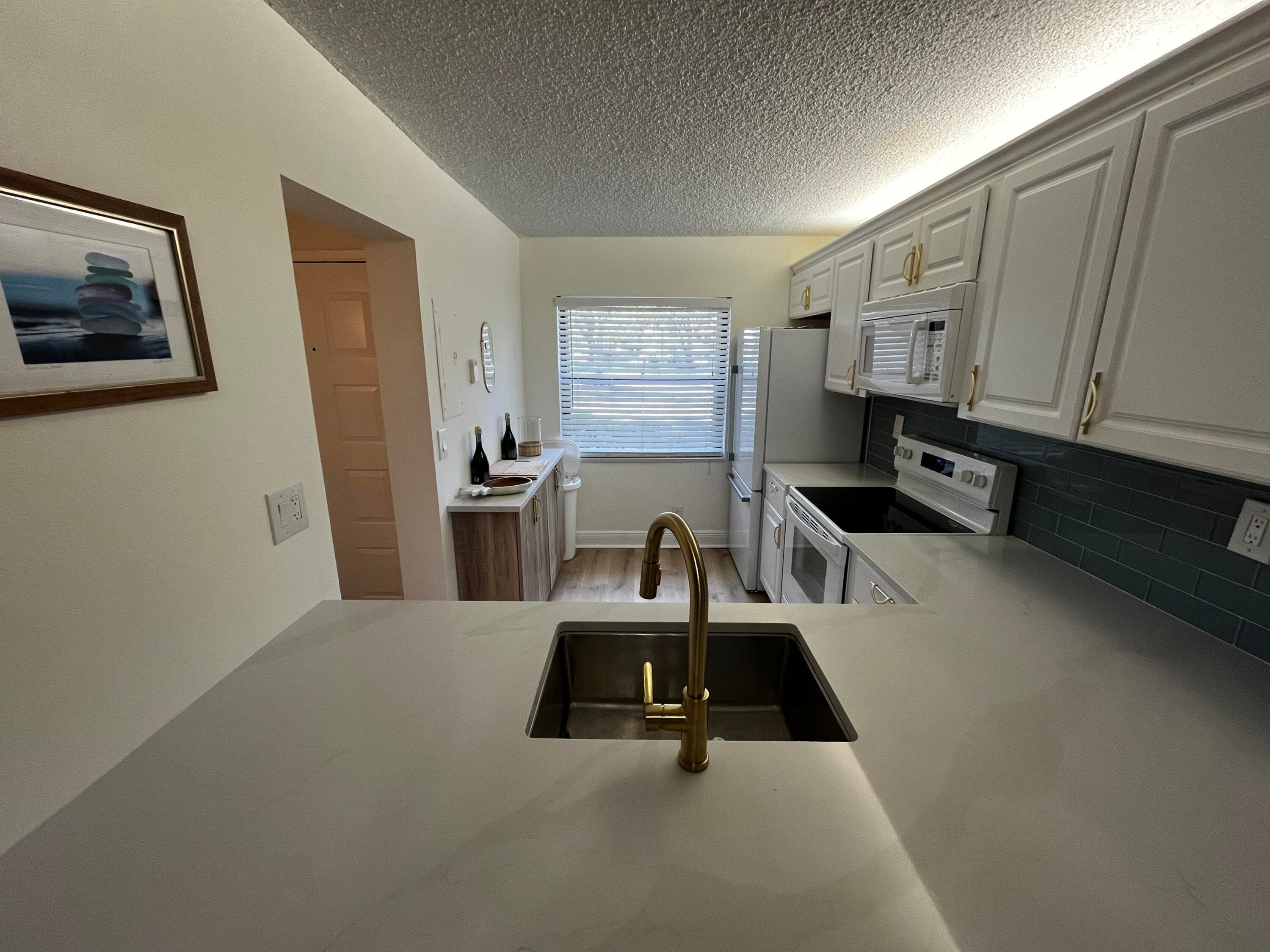 12830 Briarlake Drive 103, Palm Beach Gardens, FL 33418 — photo 4 of 14