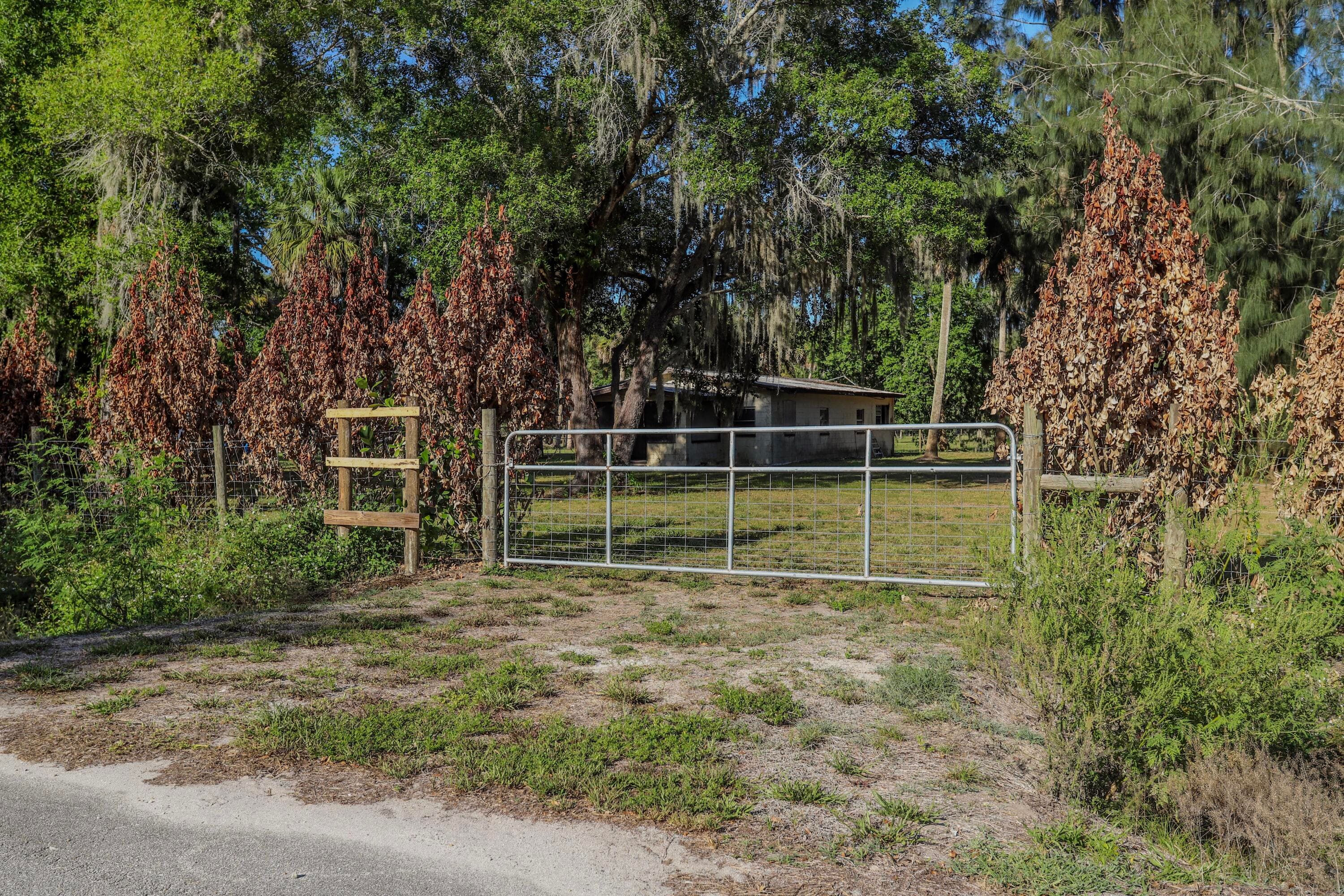 1100 Red Barn Rd N W, Moore Haven, FL 33471 — photo 8 of 31