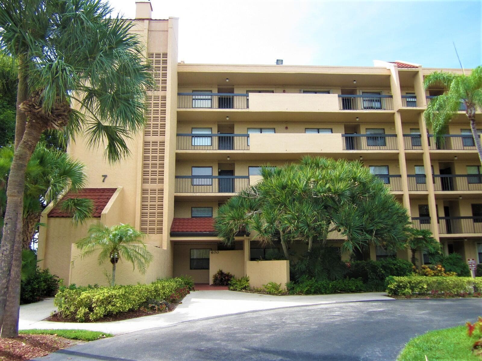 600 Egret Circle 7201, Delray Beach, FL 33444 — photo 1 of 28
