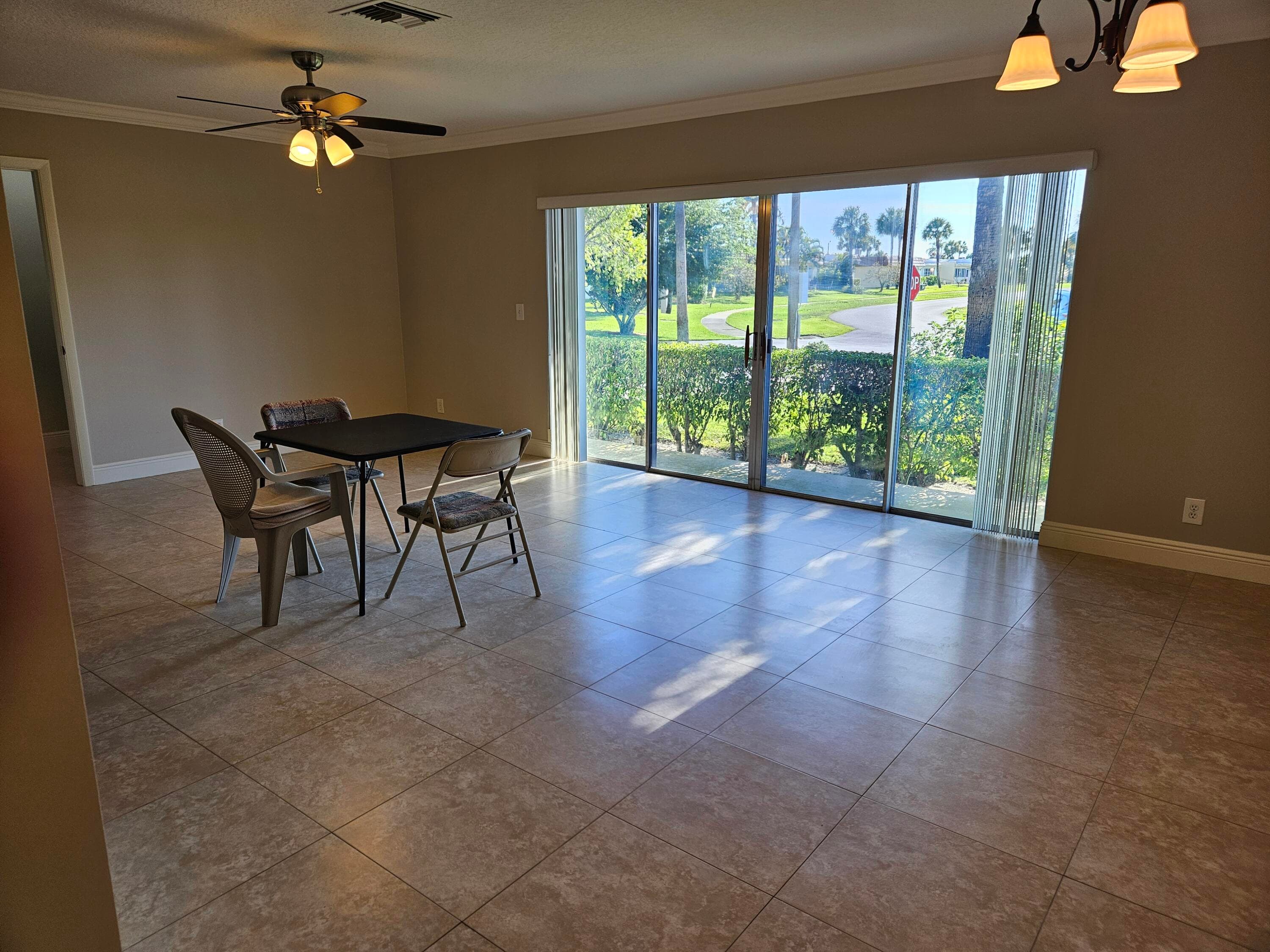 2886 E Fernley Dr Drive E 1, West Palm Beach, FL 33415 — photo 7 of 32
