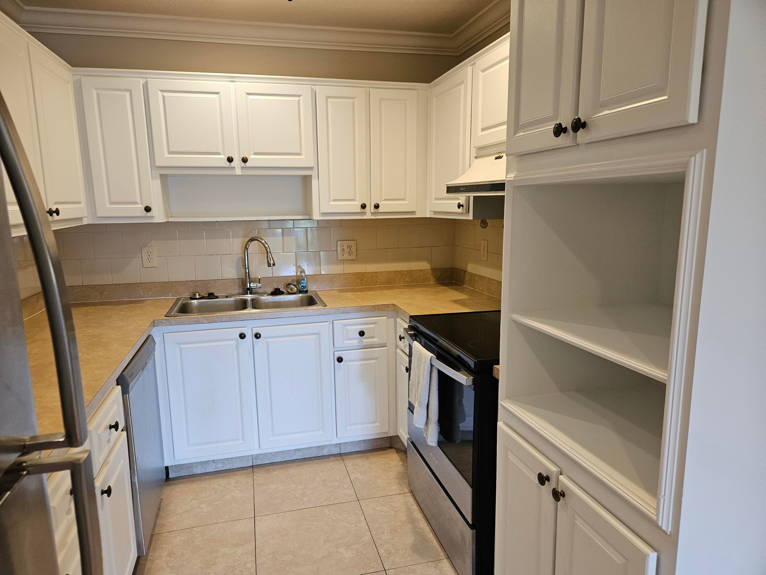 2886 E Fernley Dr Drive E 1, West Palm Beach, FL 33415 — photo 9 of 32