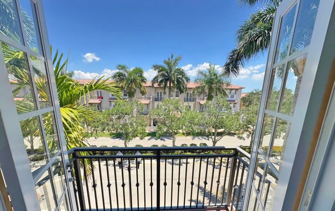 474 SW 147th Avenue, Pembroke Pines, FL 33027 — photo 11 of 16