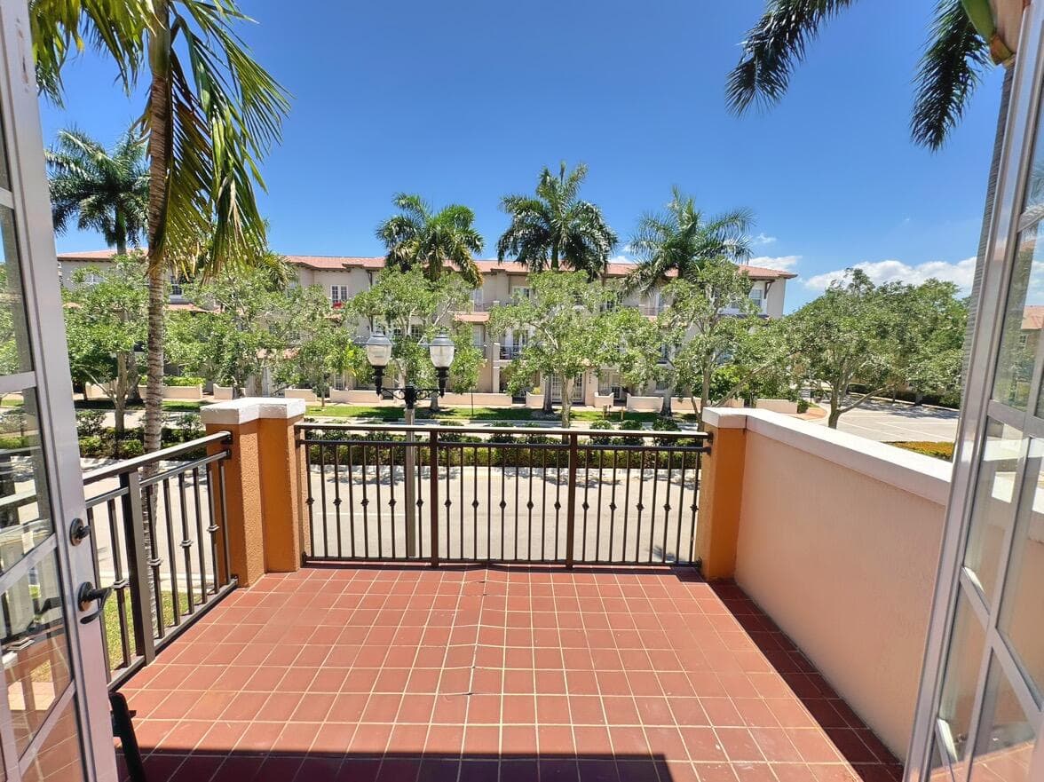 474 SW 147th Avenue, Pembroke Pines, FL 33027 — photo 3 of 16