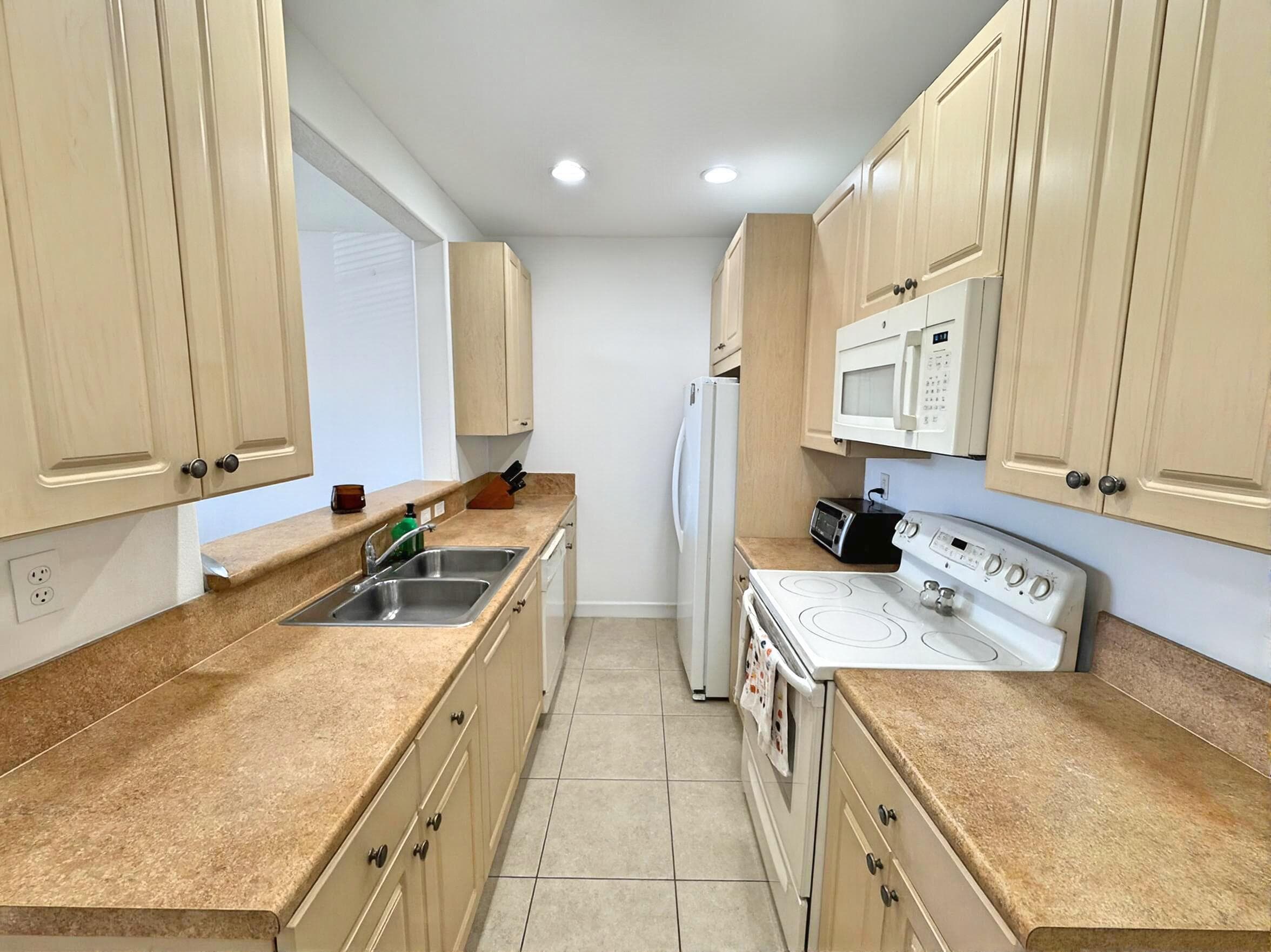 474 SW 147th Avenue, Pembroke Pines, FL 33027 — photo 8 of 16