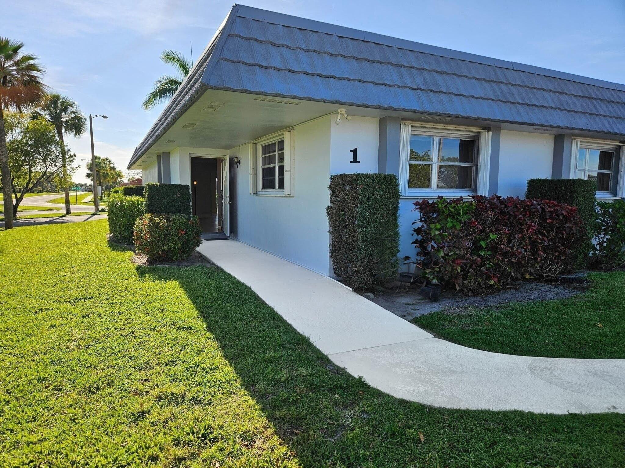 2886 E Fernley Dr Drive E 1, West Palm Beach, FL 33415 — photo 1 of 32