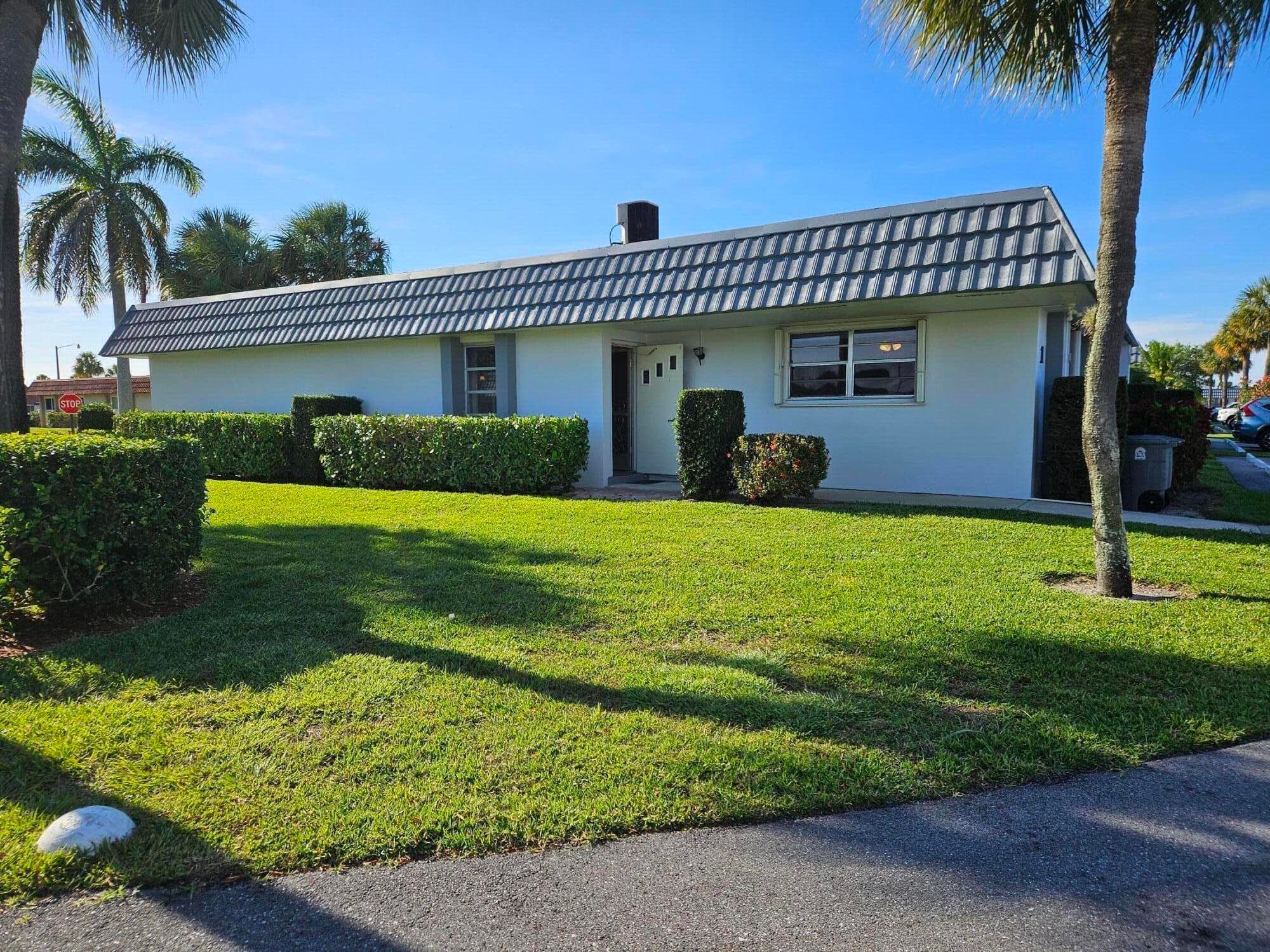 2886 E Fernley Dr Drive E 1, West Palm Beach, FL 33415 — photo 2 of 32