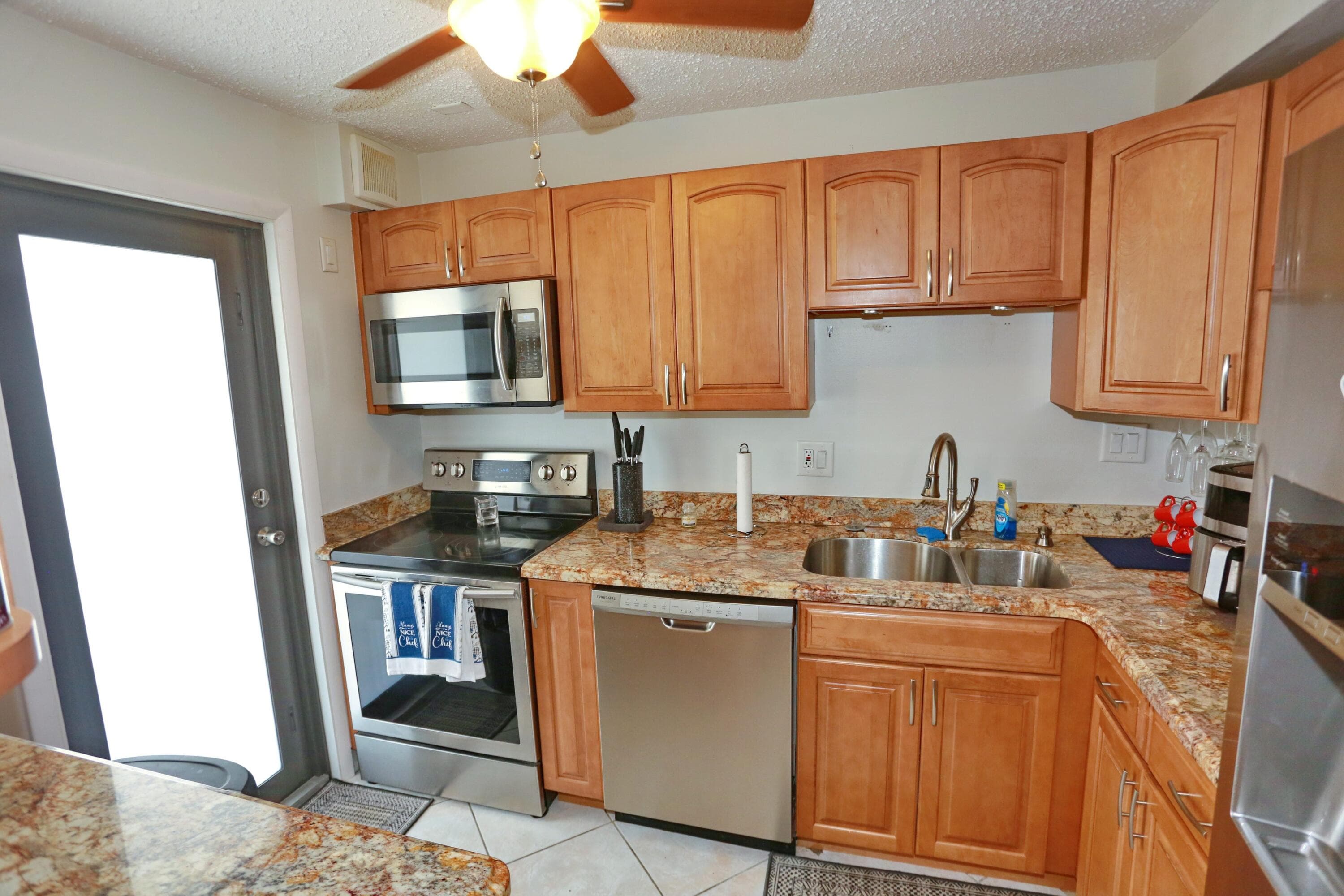 801 N Ocean Boulevard 803, Pompano Beach, FL 33062 — photo 10 of 40