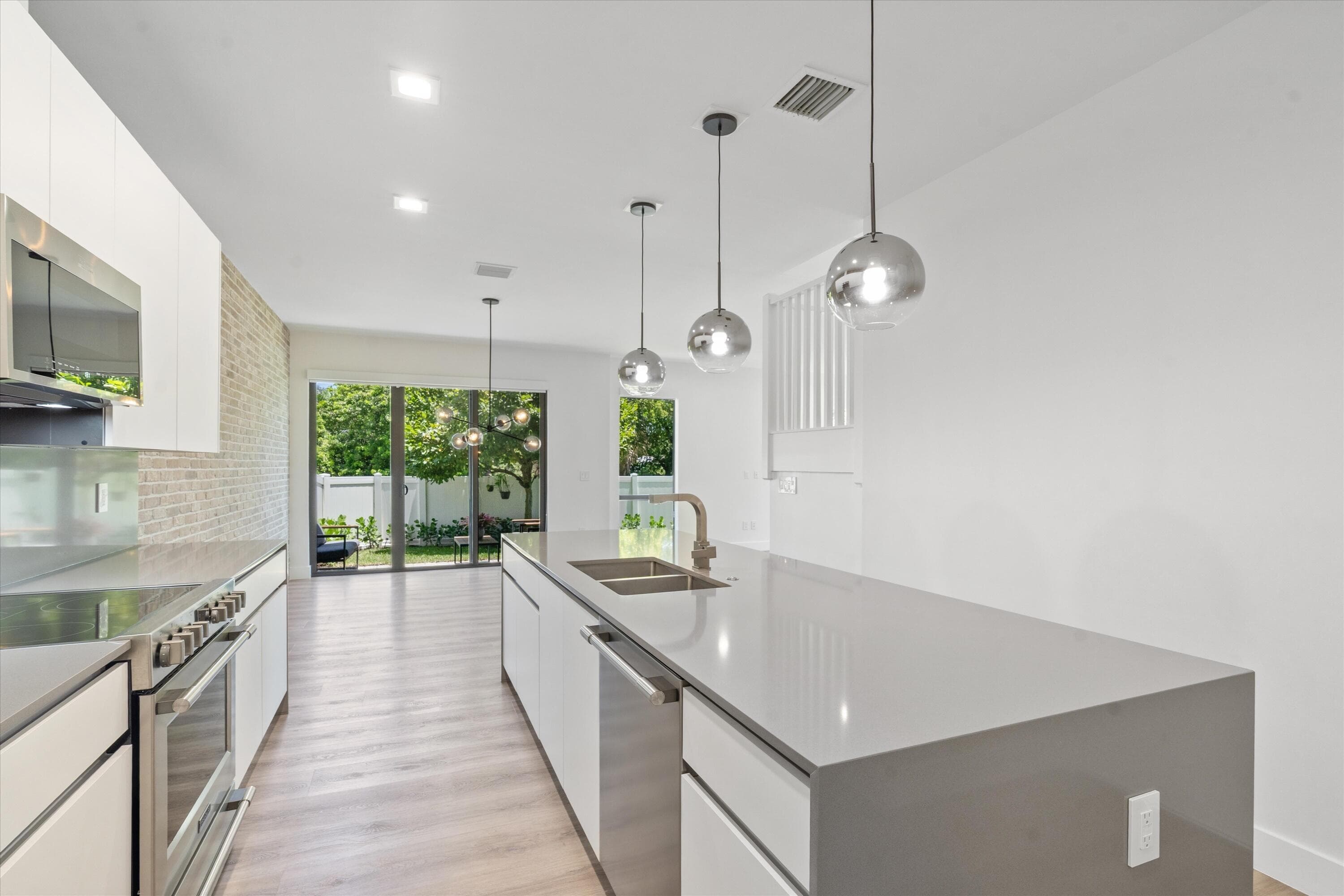 341 SW 16th Court, Fort Lauderdale, FL 33315 — photo 10 of 29