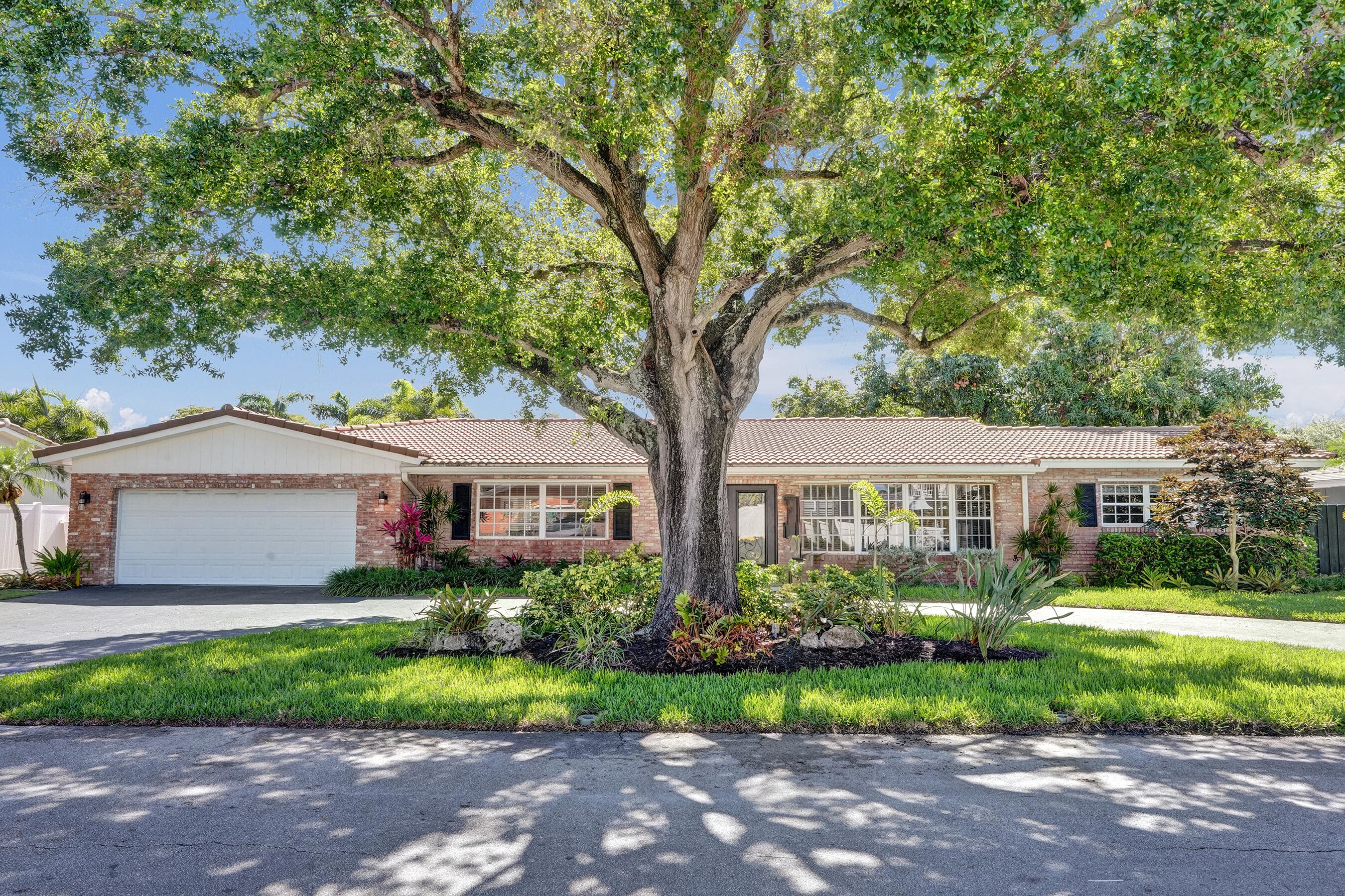 3930 NE 21st Avenue, Fort Lauderdale, FL 33308 — photo 1 of 42