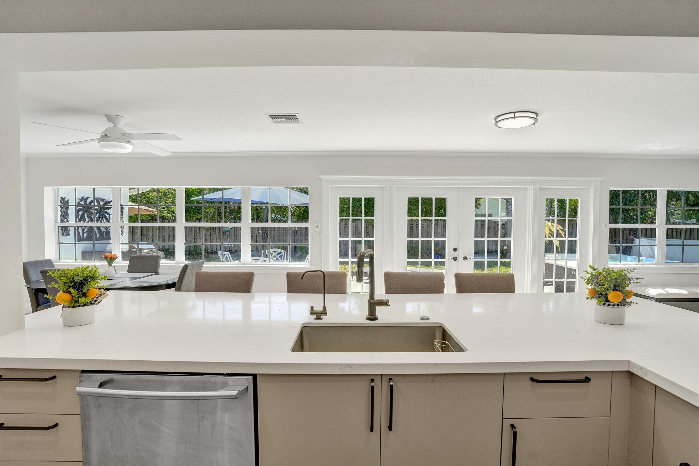 3930 NE 21st Avenue, Fort Lauderdale, FL 33308 — photo 7 of 42