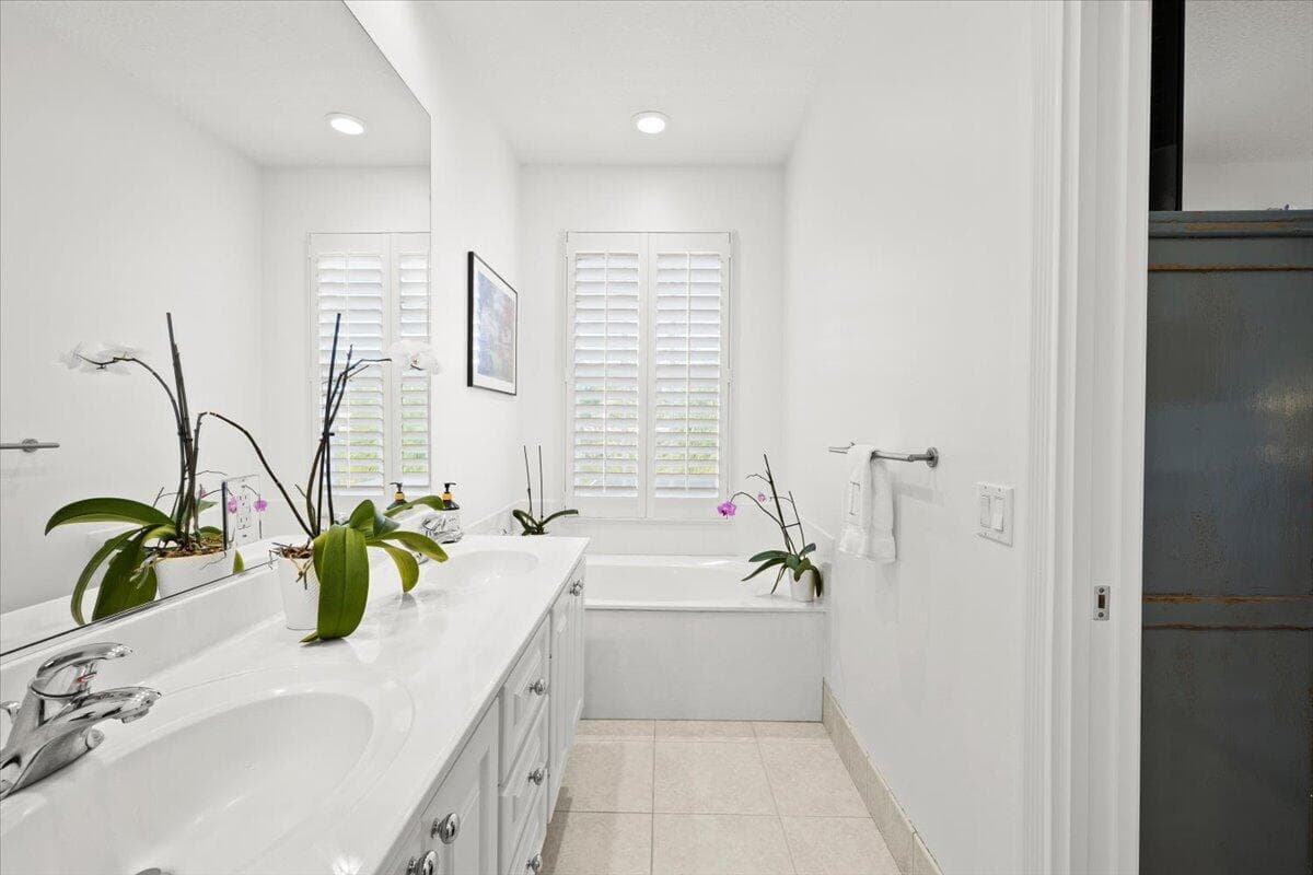 142 Santa Barbara Way, Palm Beach Gardens, FL 33410 — photo 20 of 43
