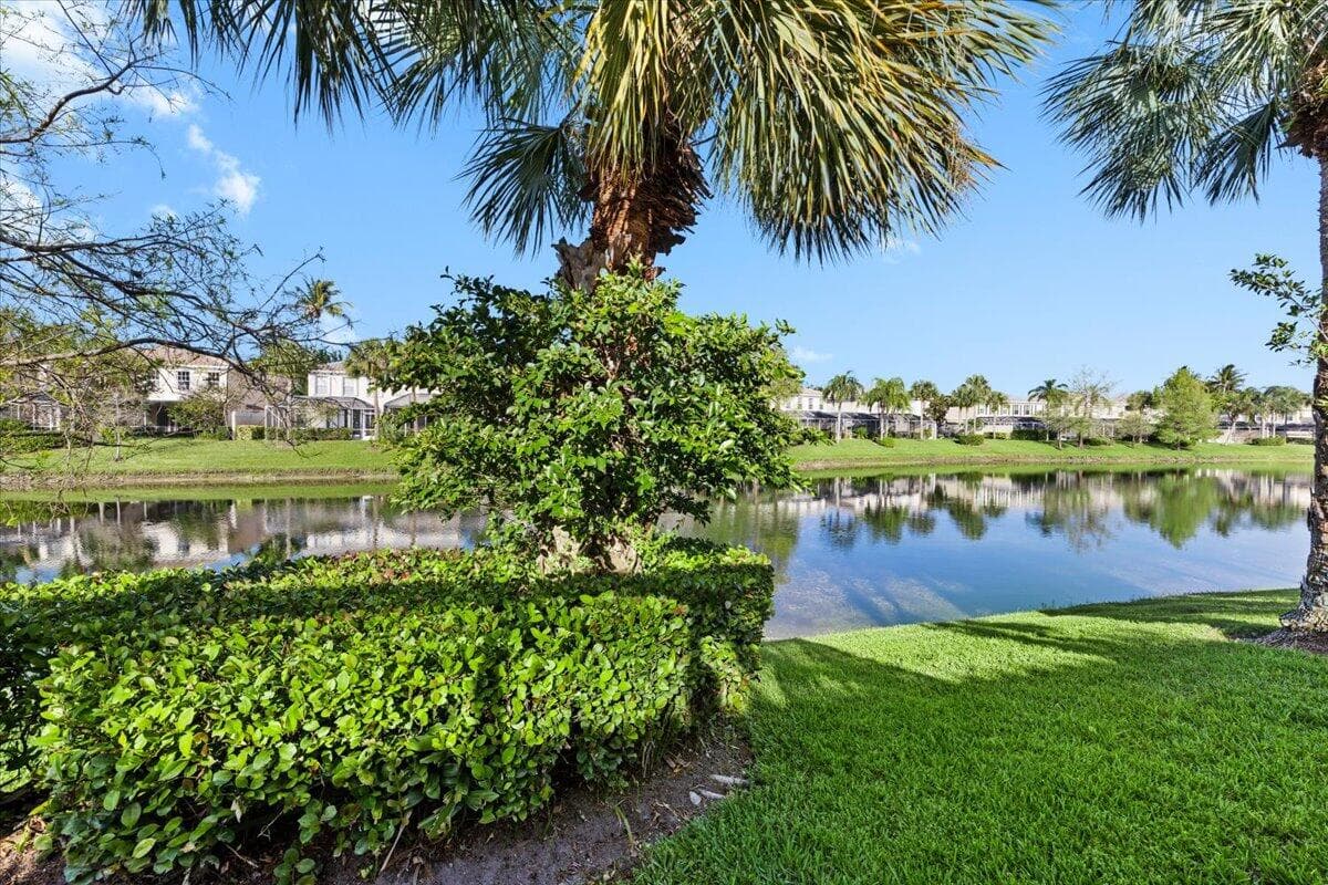 142 Santa Barbara Way, Palm Beach Gardens, FL 33410 — photo 31 of 43