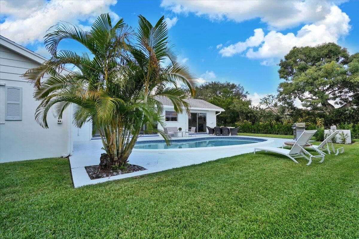 76 W Fairview W W, Tequesta, FL 33469 — photo 26 of 31