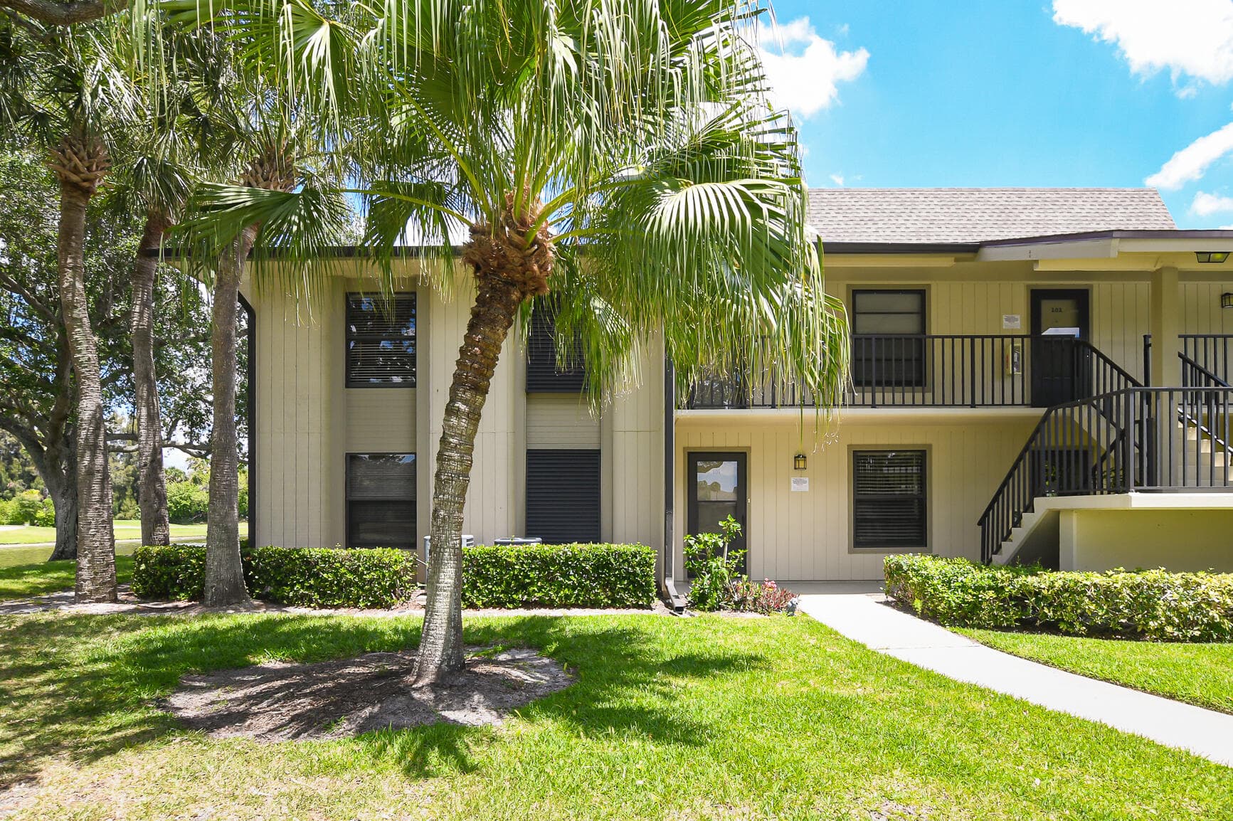 20 Plantation Drive 101, Vero Beach, FL 32966 — photo 1 of 34