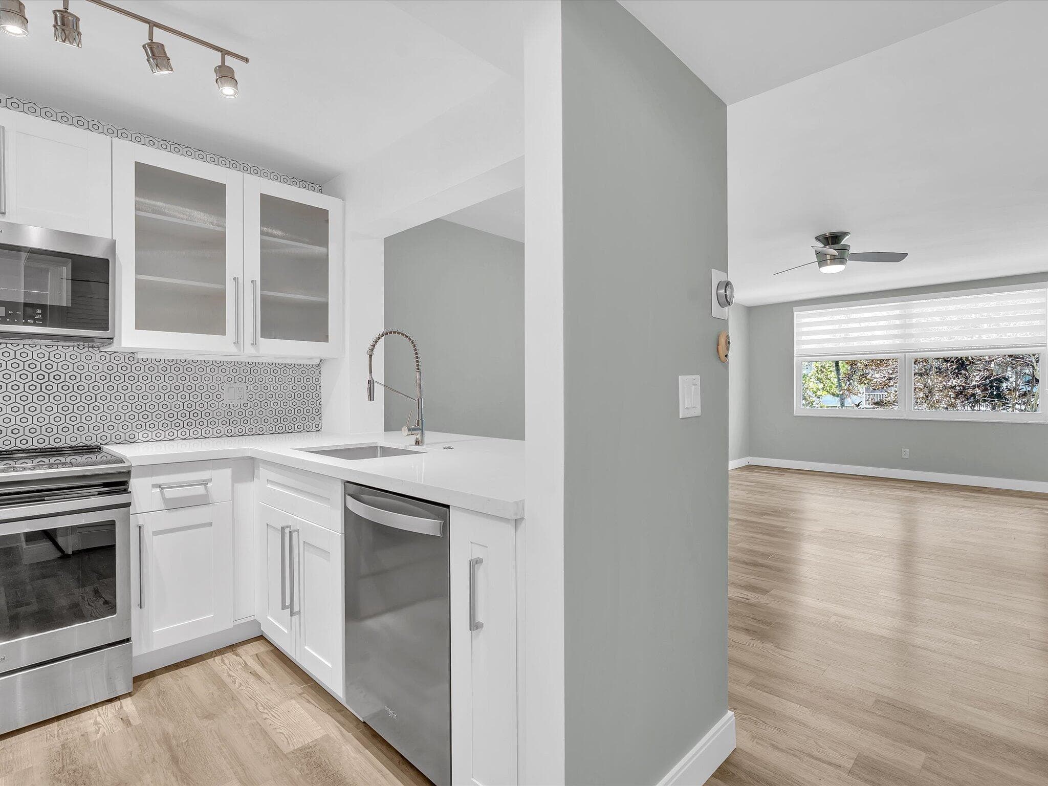4025 N Federal Highway N 215a, Oakland Park, FL 33308 — photo 12 of 36