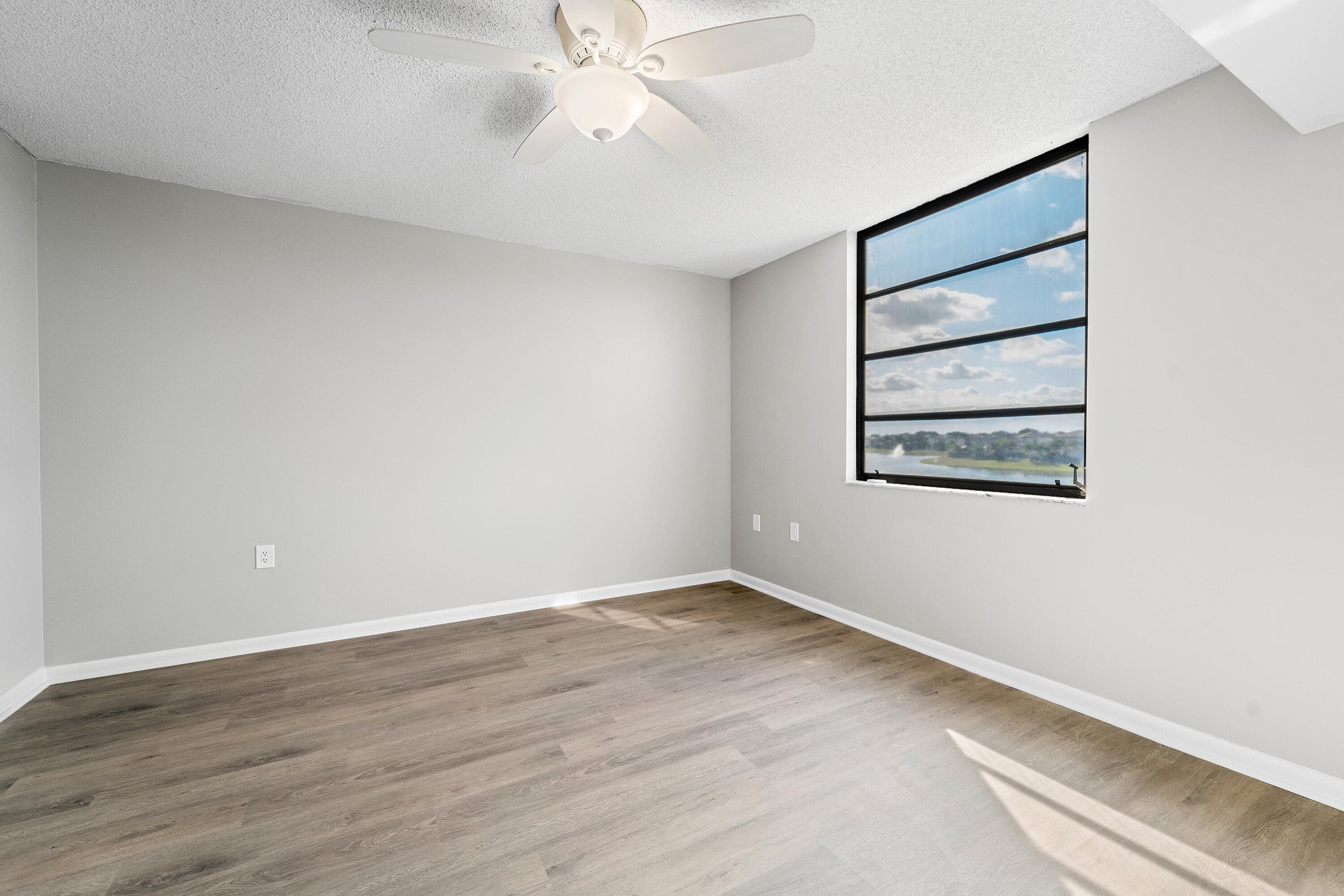 3636 Whitehall Drive 402, West Palm Beach, FL 33401 — photo 11 of 41