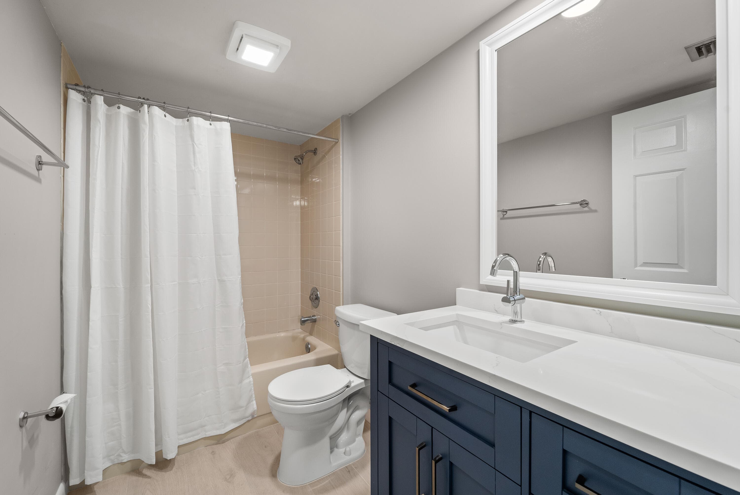 3636 Whitehall Drive 402, West Palm Beach, FL 33401 — photo 18 of 41