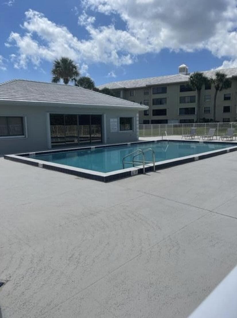 3636 Whitehall Drive 402, West Palm Beach, FL 33401 — photo 27 of 41