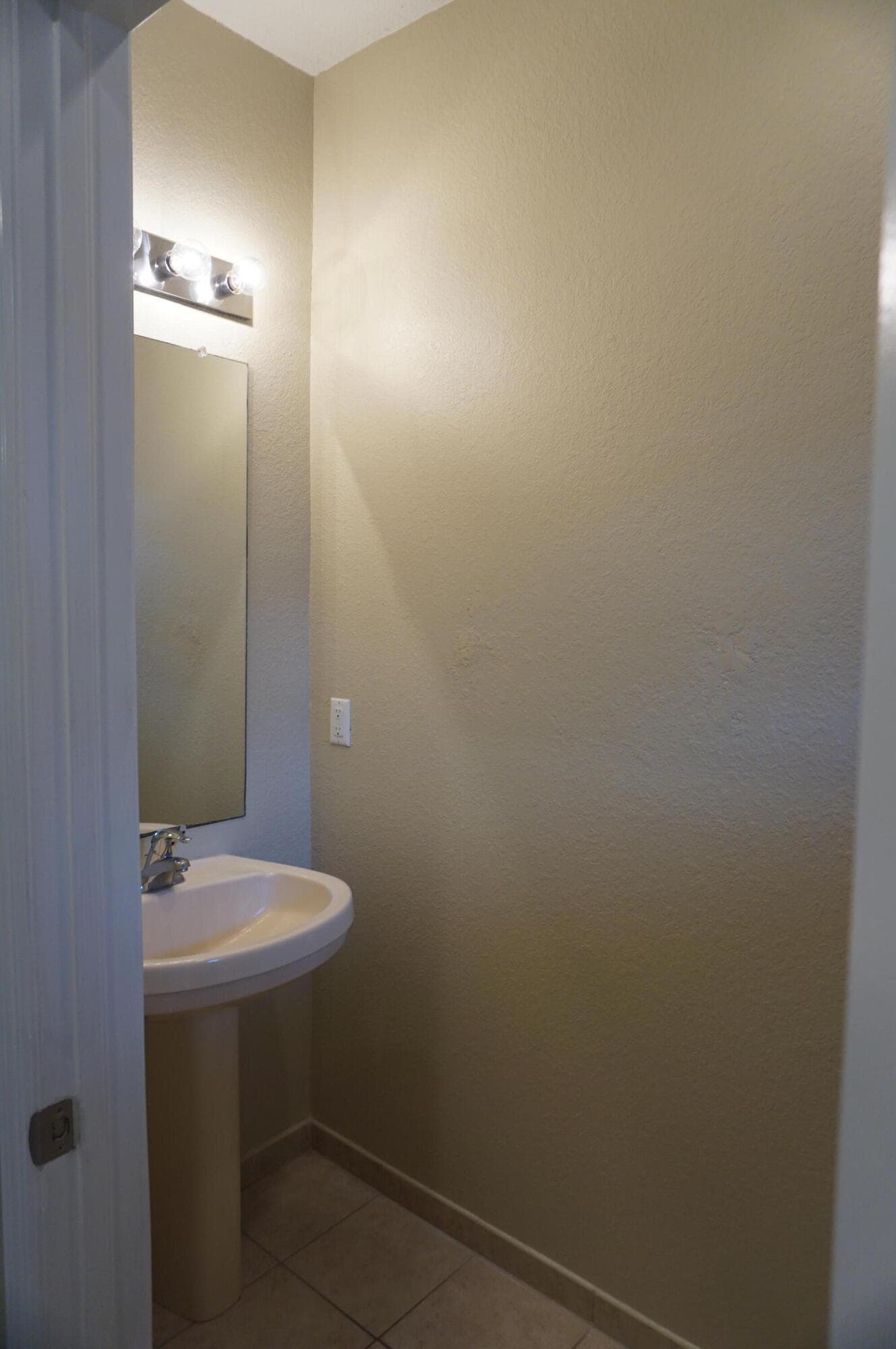 2022 Freeport Lane, Riviera Beach, FL 33404 — photo 8 of 18