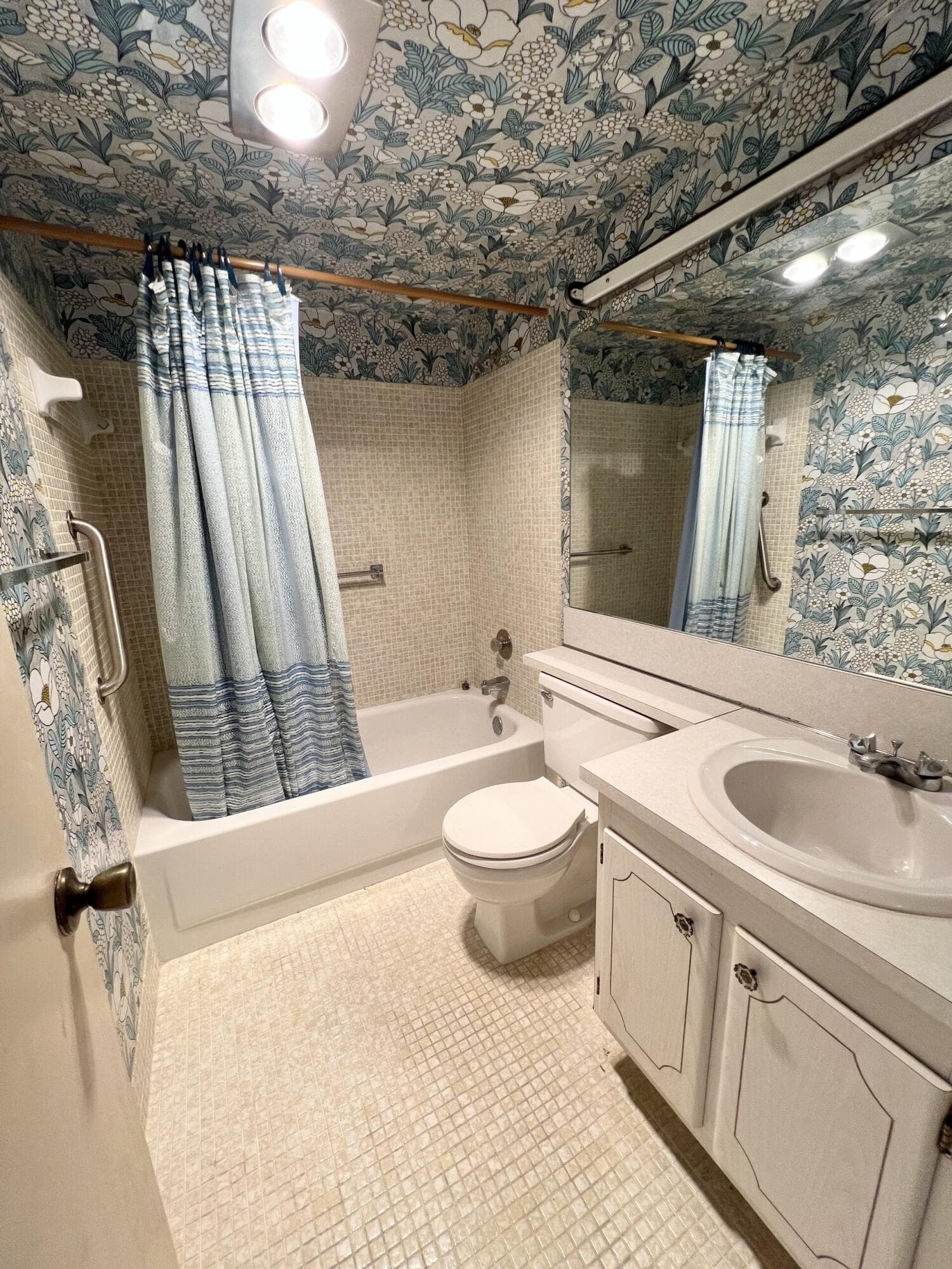 392 Grantham F 392, Deerfield Beach, FL 33442 — photo 6 of 42