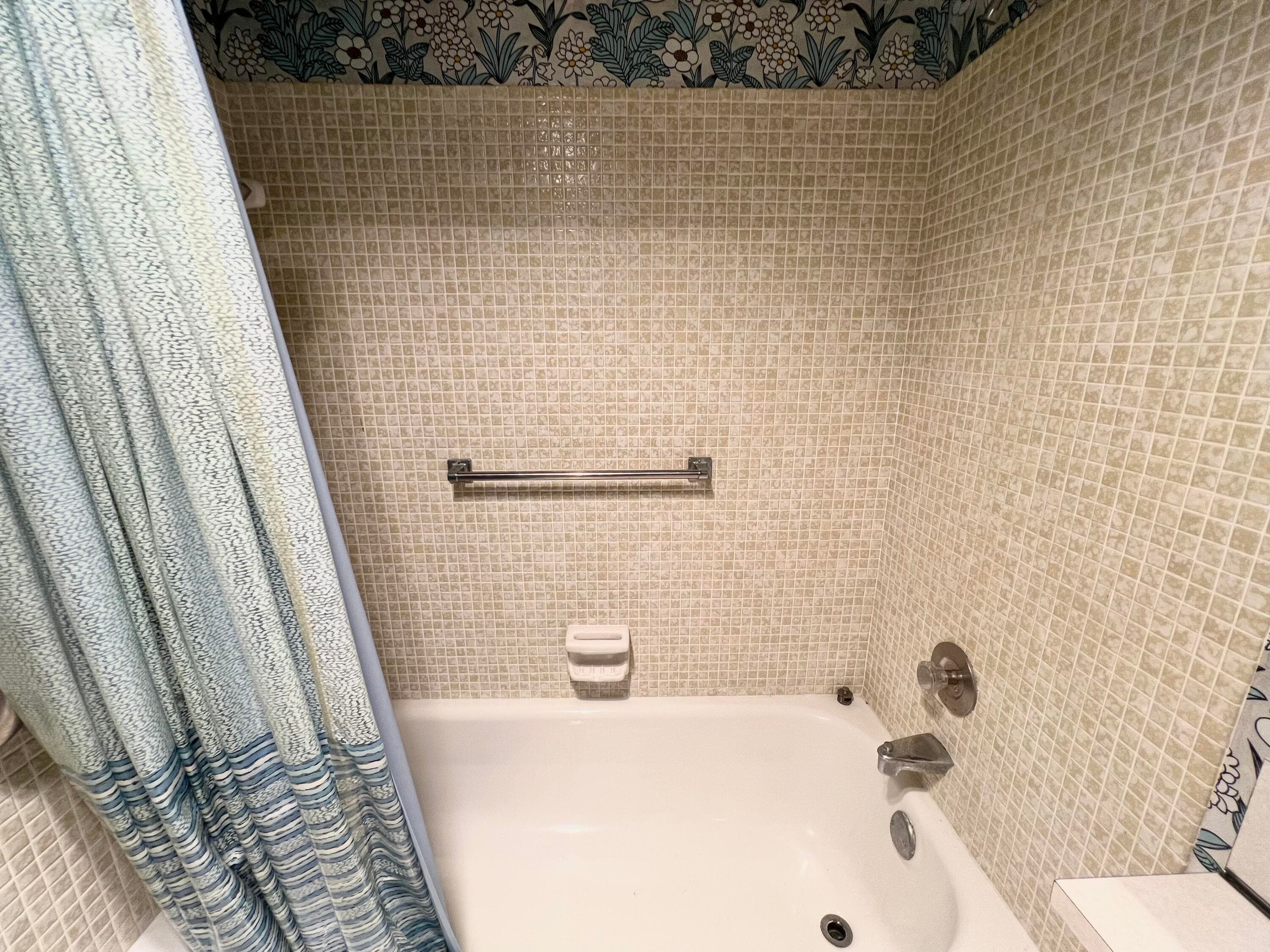 392 Grantham F 392, Deerfield Beach, FL 33442 — photo 7 of 42