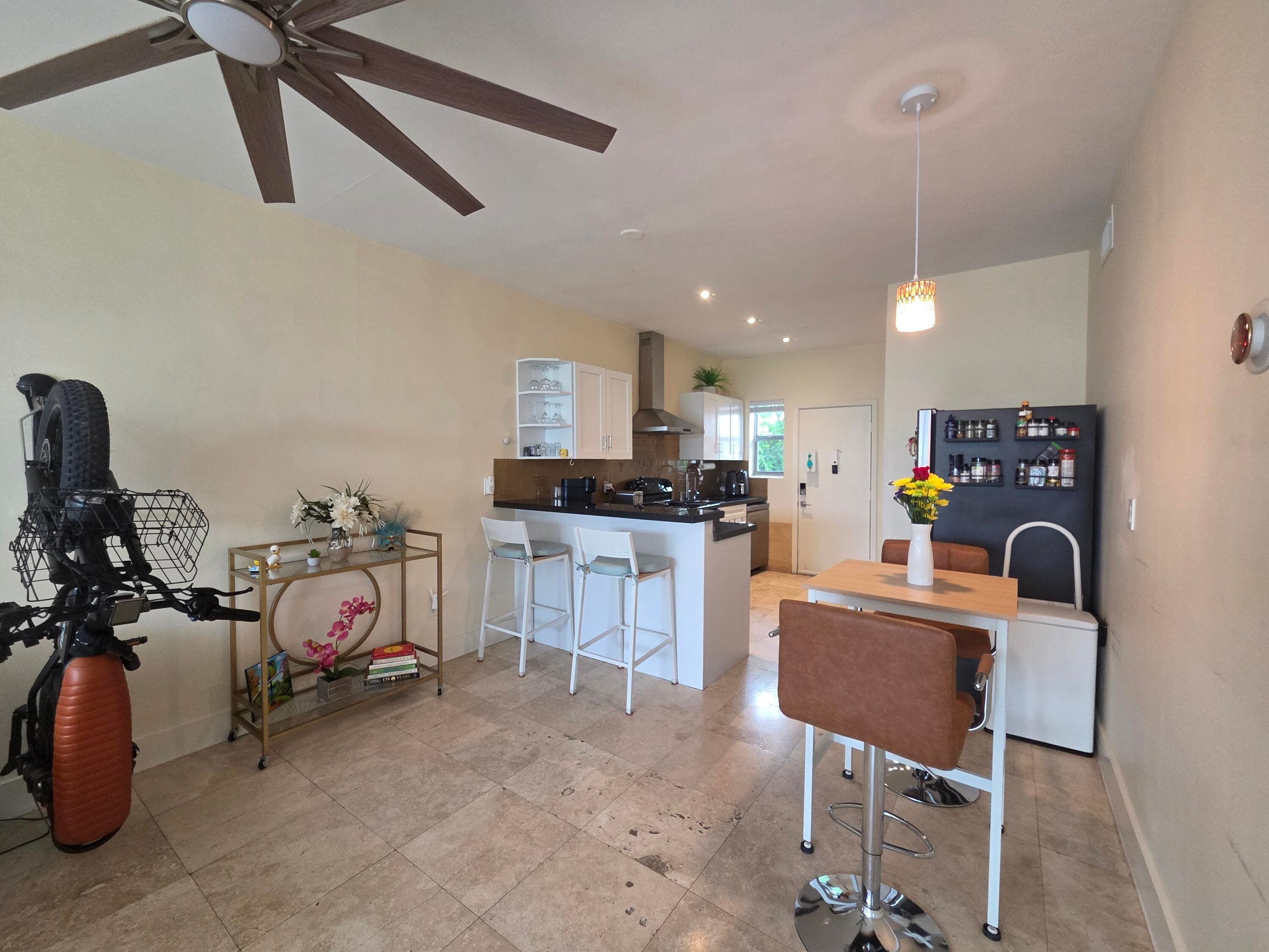 1045 Lenox Avenue 6, Miami Beach, FL 33139 — photo 4 of 13