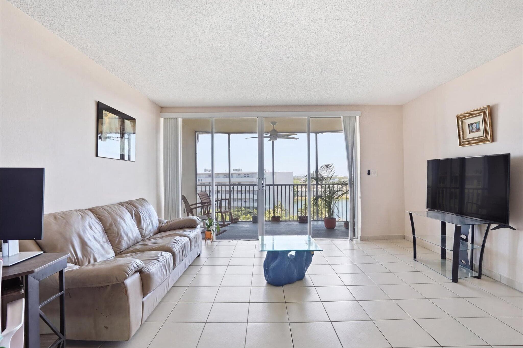1750 NE 191st Street 811, North Miami Beach, FL 33179 — photo 3 of 31