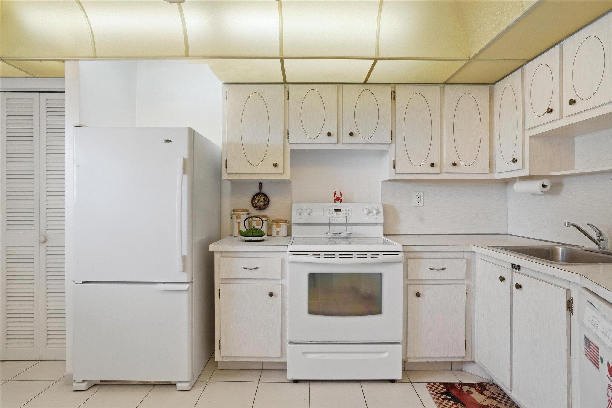 1750 NE 191st Street 811, North Miami Beach, FL 33179 — photo 16 of 31
