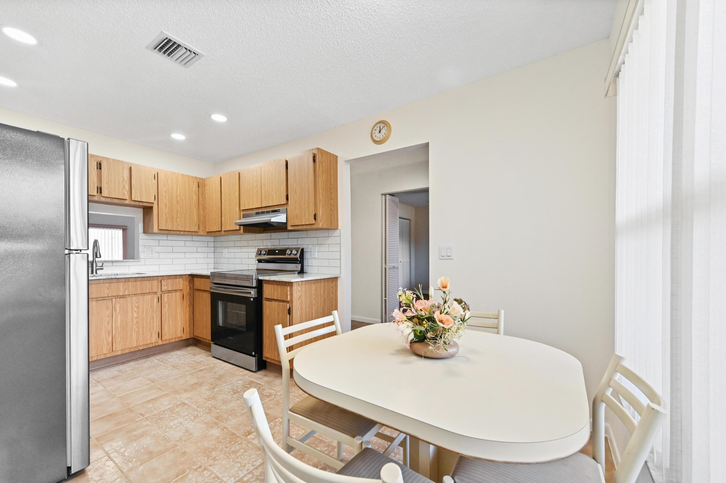 8515 Lake Point Court, Lake Worth, FL 33467 — photo 7 of 27
