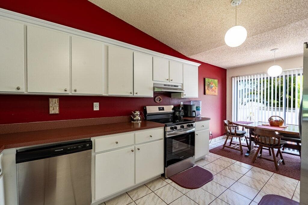 1 Afton Place, Boynton Beach, FL 33426 — photo 12 of 58
