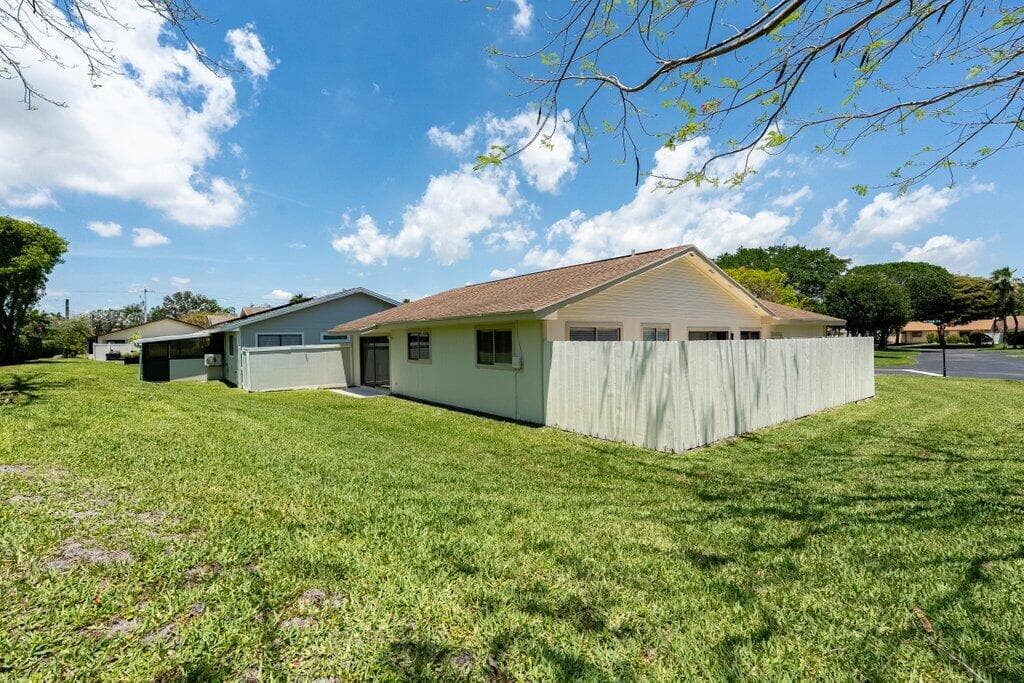 1 Afton Place, Boynton Beach, FL 33426 — photo 4 of 58