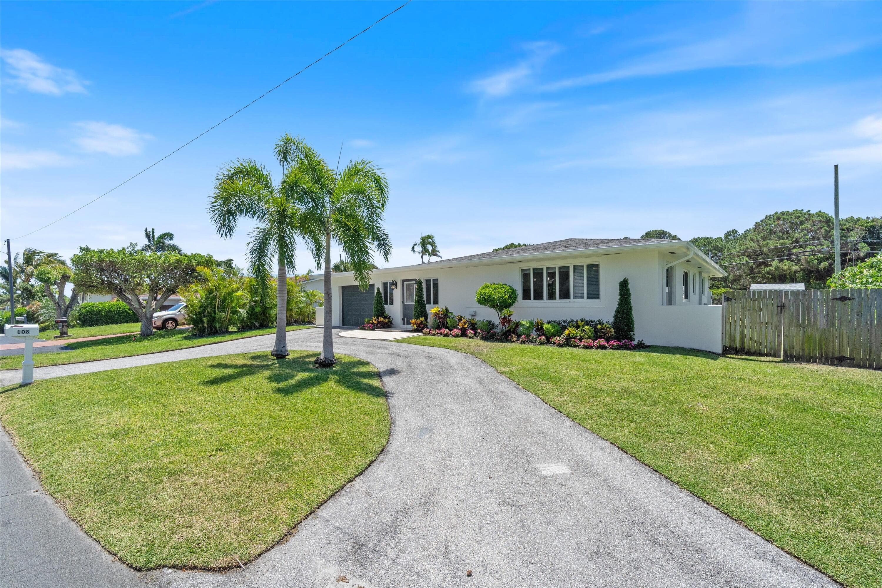 108 SE 31st Avenue, Boynton Beach, FL 33435 — photo 1 of 17