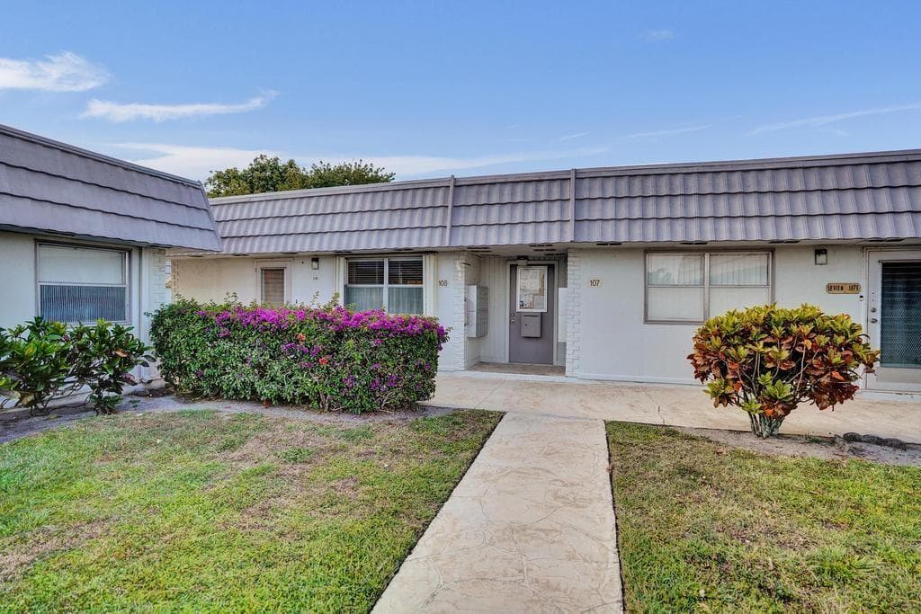 108 Valencia Boulevard E108, Delray Beach, FL 33446 — photo 1 of 36