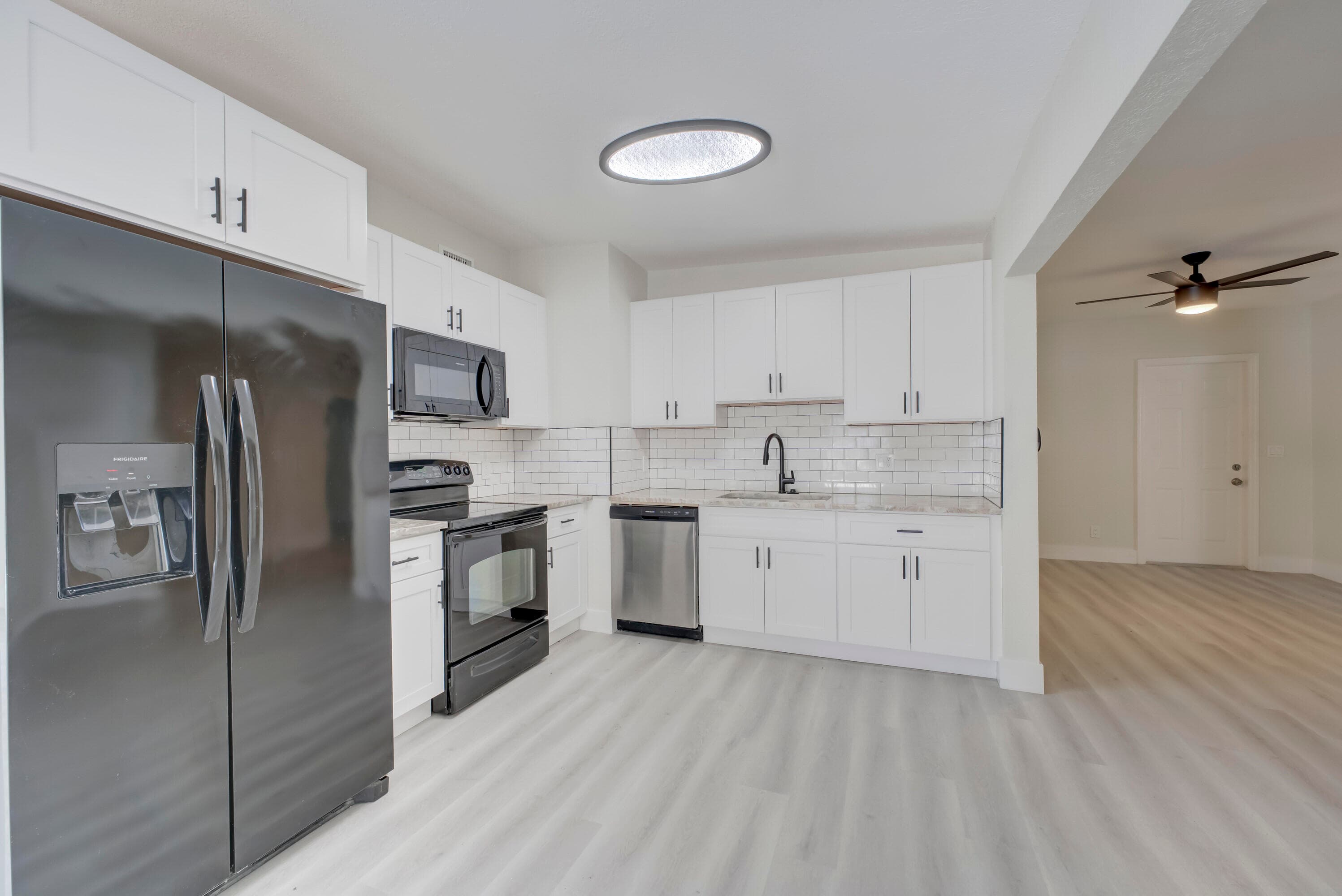 840 Bradley Street, West Palm Beach, FL 33405 — photo 10 of 35