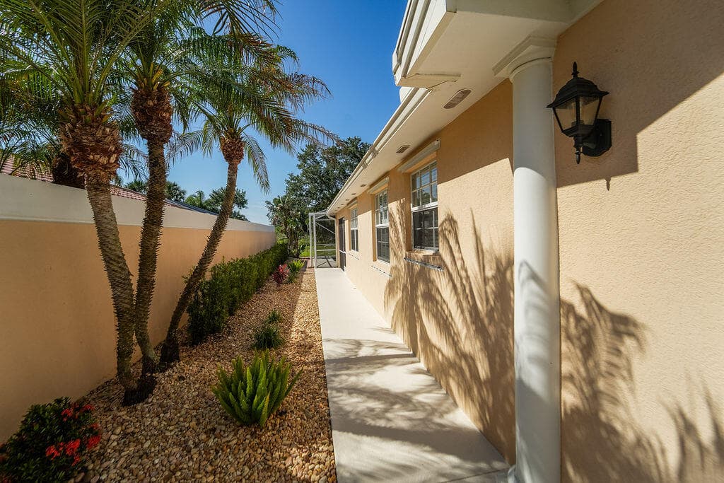 8439 SE Retreat Drive, Hobe Sound, FL 33455 — photo 4 of 65