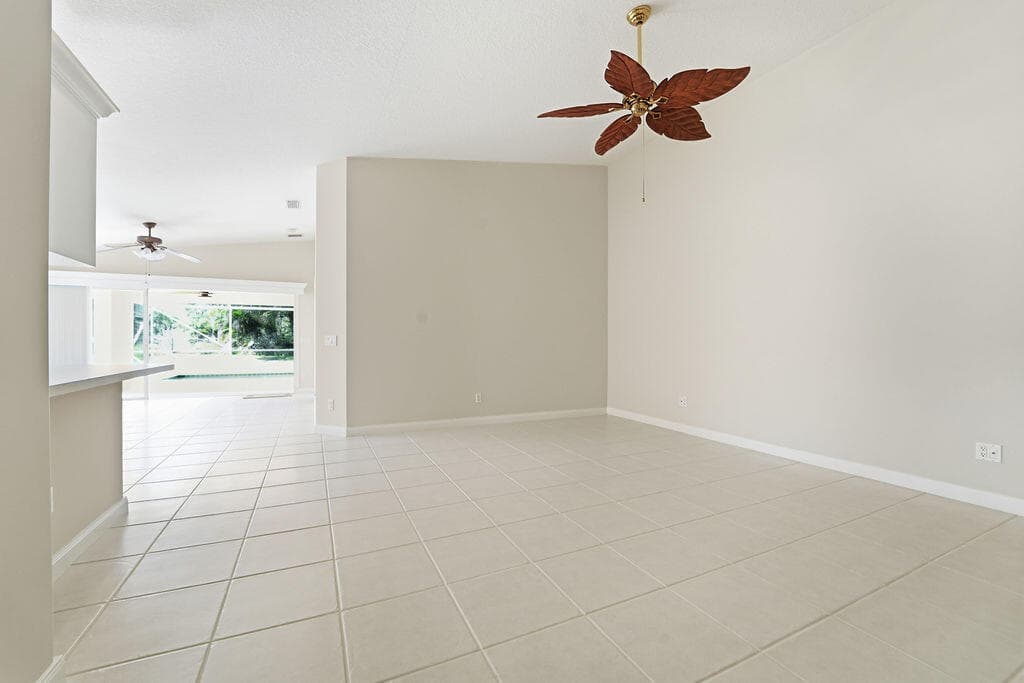 8439 SE Retreat Drive, Hobe Sound, FL 33455 — photo 8 of 65