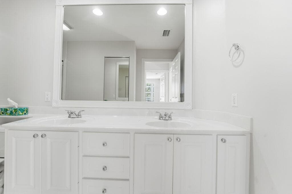 8439 SE Retreat Drive, Hobe Sound, FL 33455 — photo 29 of 65
