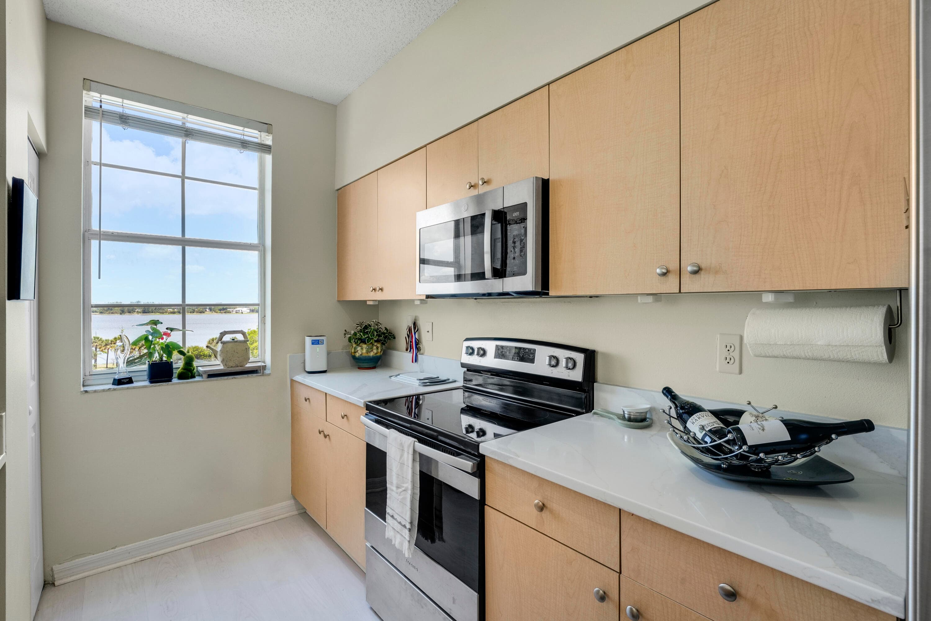 616 Clearwater Park Road 513, West Palm Beach, FL 33401 — photo 7 of 13