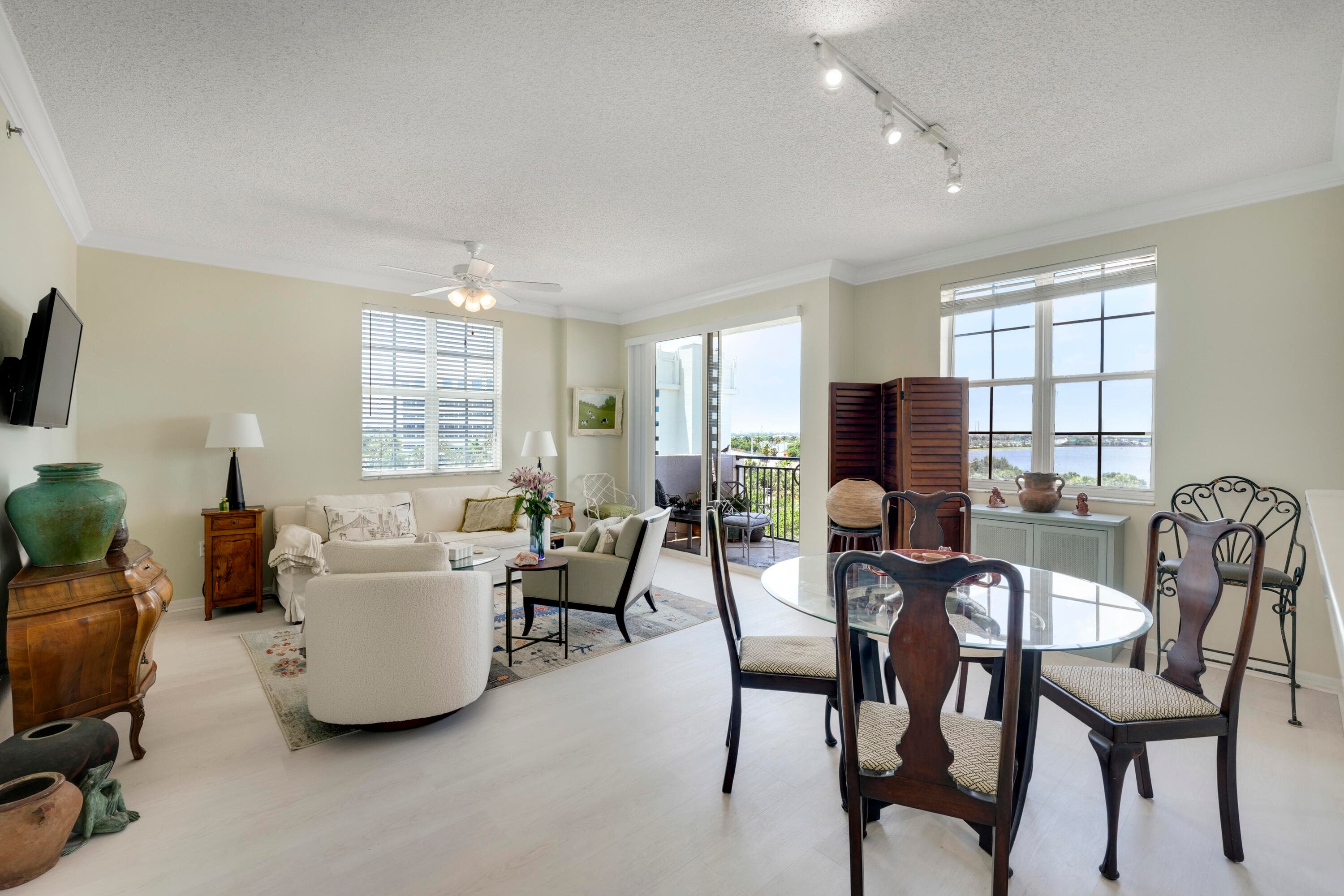 616 Clearwater Park Road 513, West Palm Beach, FL 33401 — photo 4 of 13