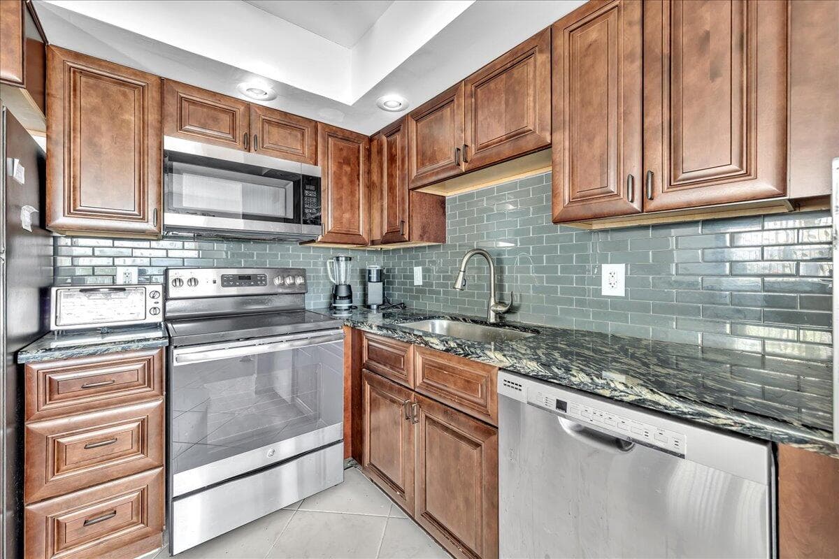 150 Valencia Boulevard G, Delray Beach, FL 33446 — photo 28 of 44