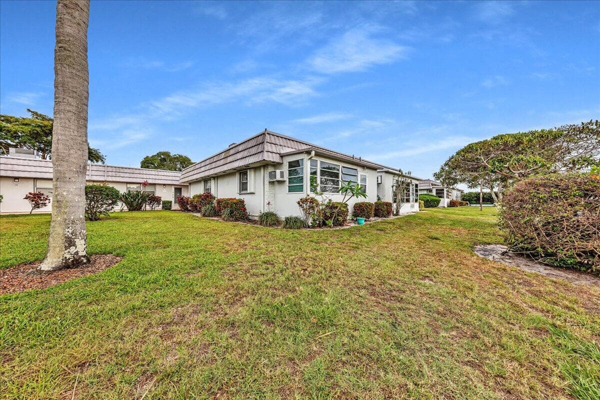 150 Valencia Boulevard G, Delray Beach, FL 33446 — photo 4 of 44