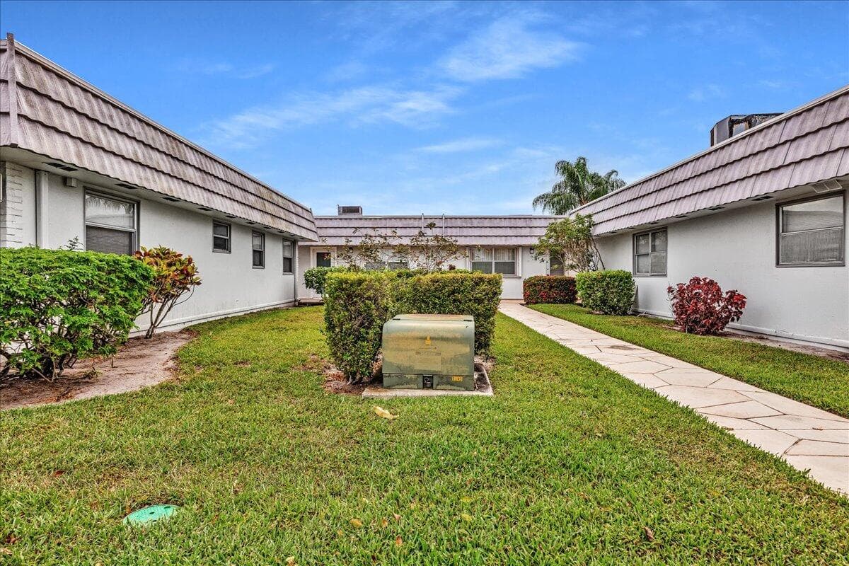 150 Valencia Boulevard G, Delray Beach, FL 33446 — photo 6 of 44
