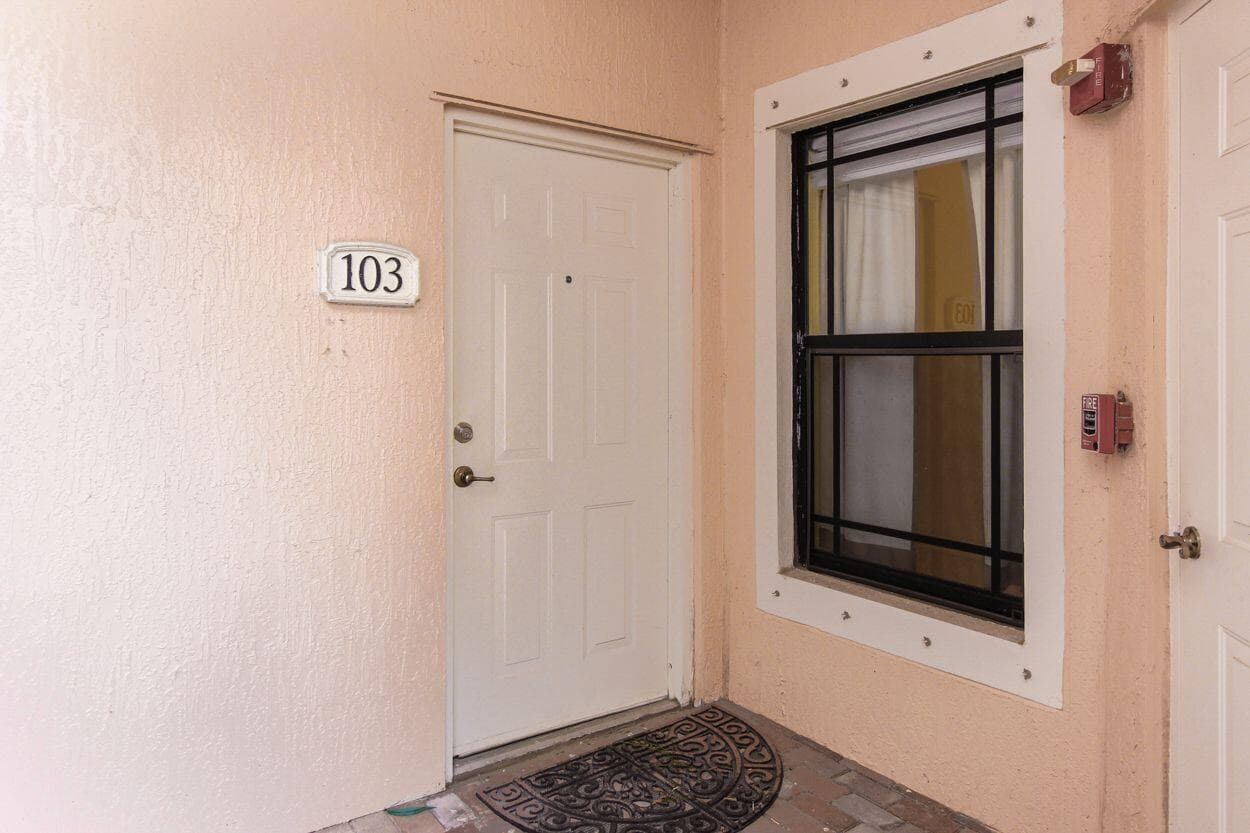 2807 Veronia Drive 103, Palm Beach Gardens, FL 33410 — photo 4 of 32