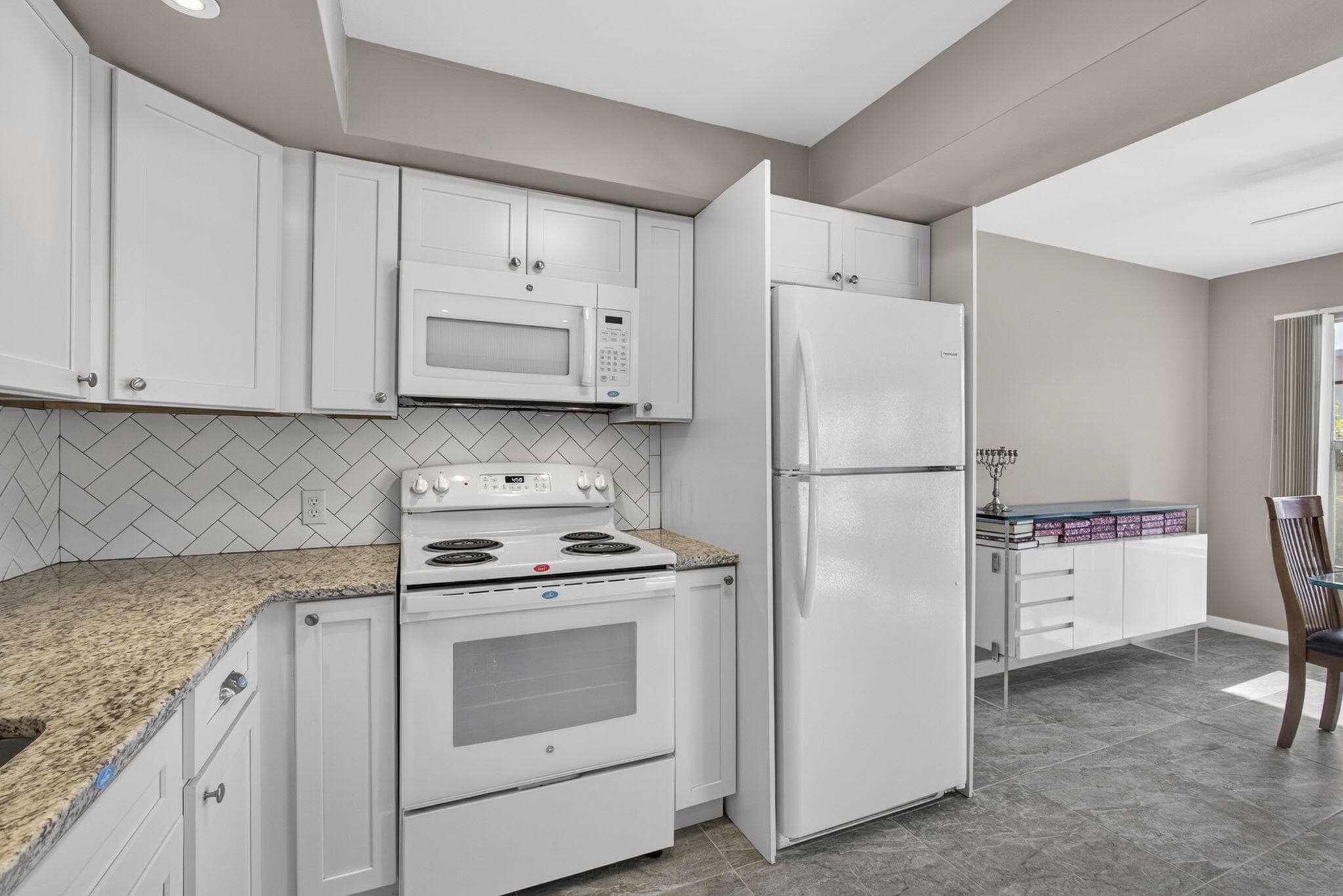 105 Greenbrier C, West Palm Beach, FL 33417 — photo 9 of 40