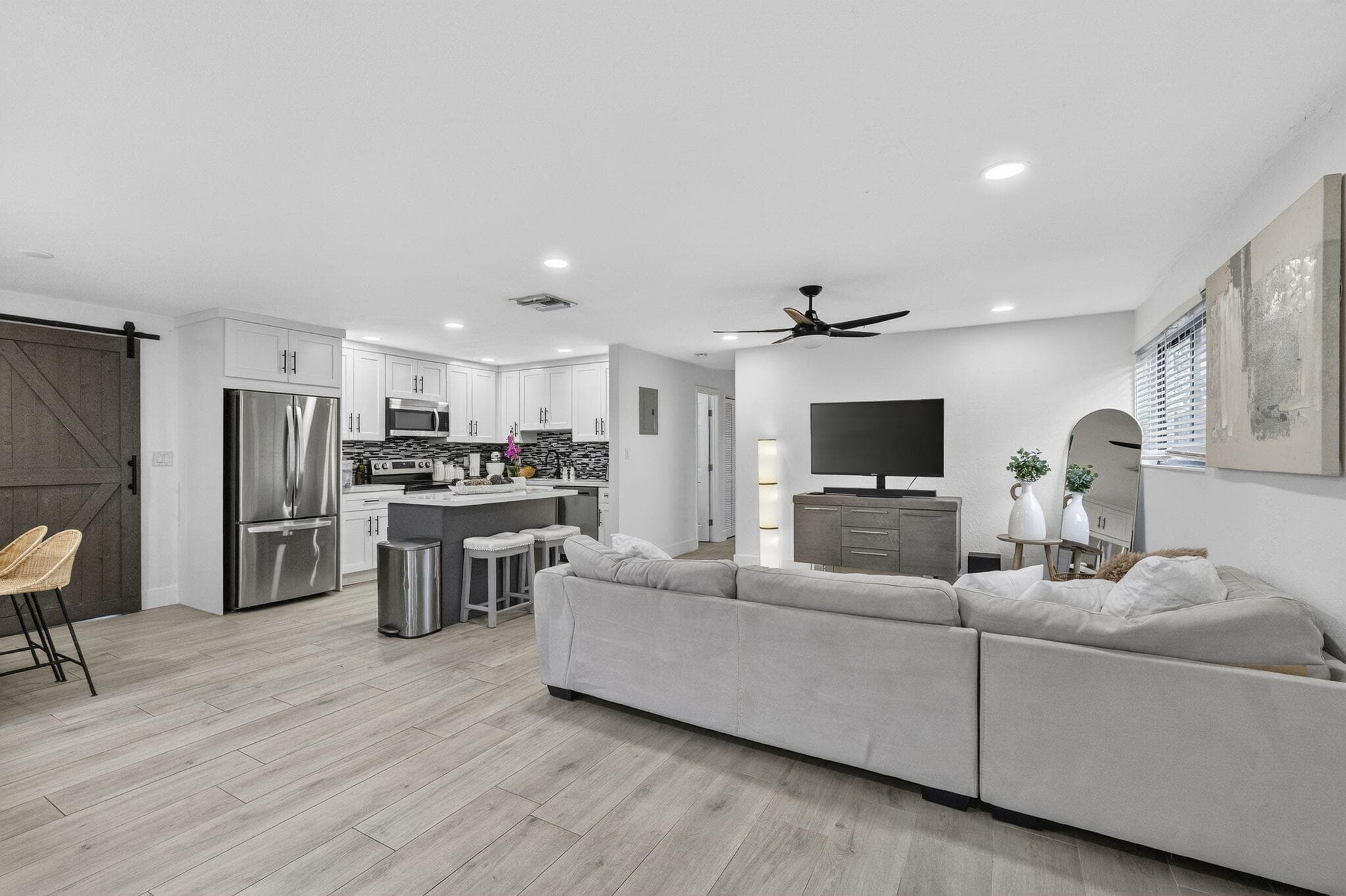 830 NE 59th Court, Oakland Park, FL 33334 — photo 5 of 29
