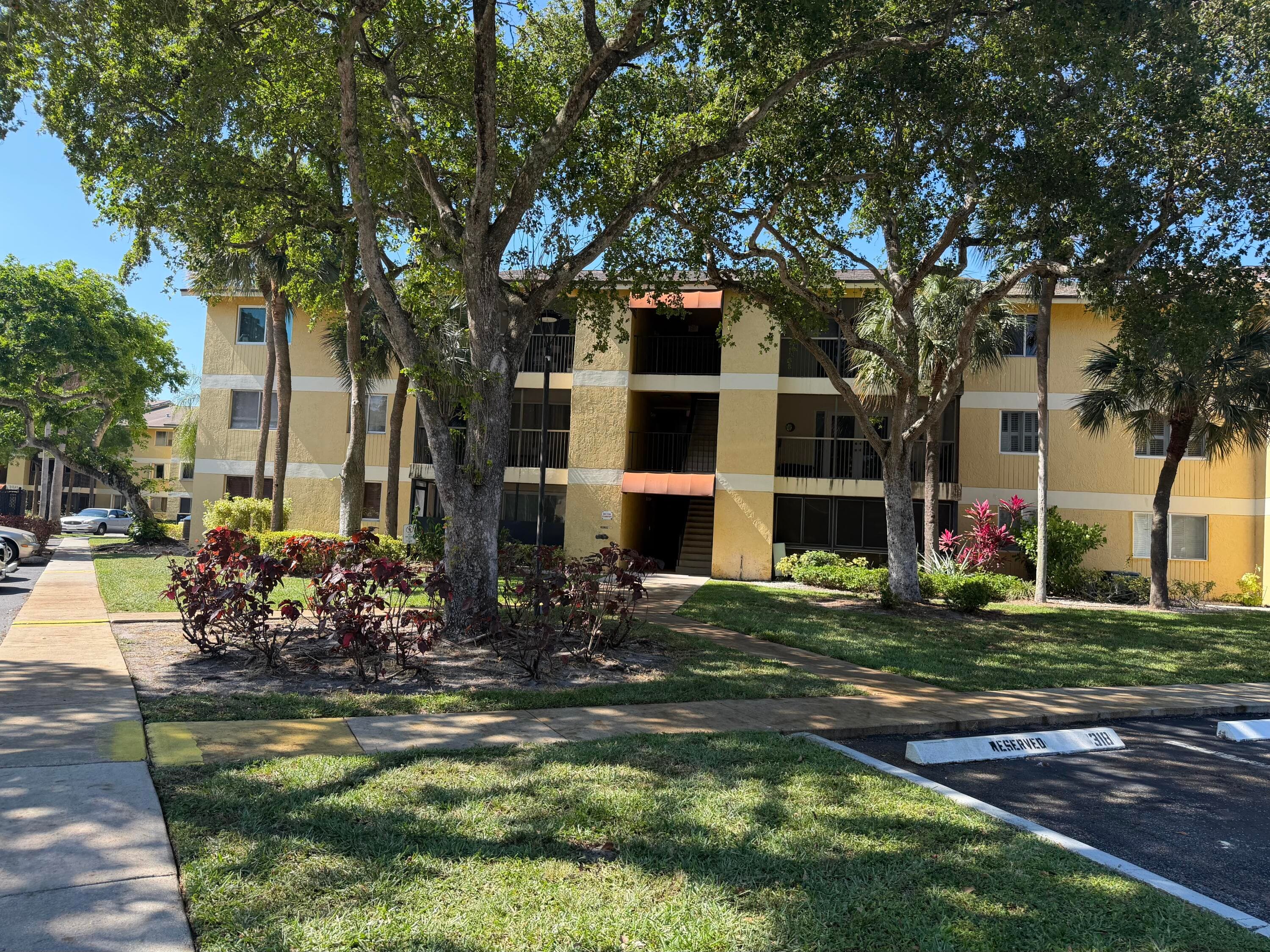 3017 N Oakland Forest Drive 106, Oakland Park, FL 33309 — photo