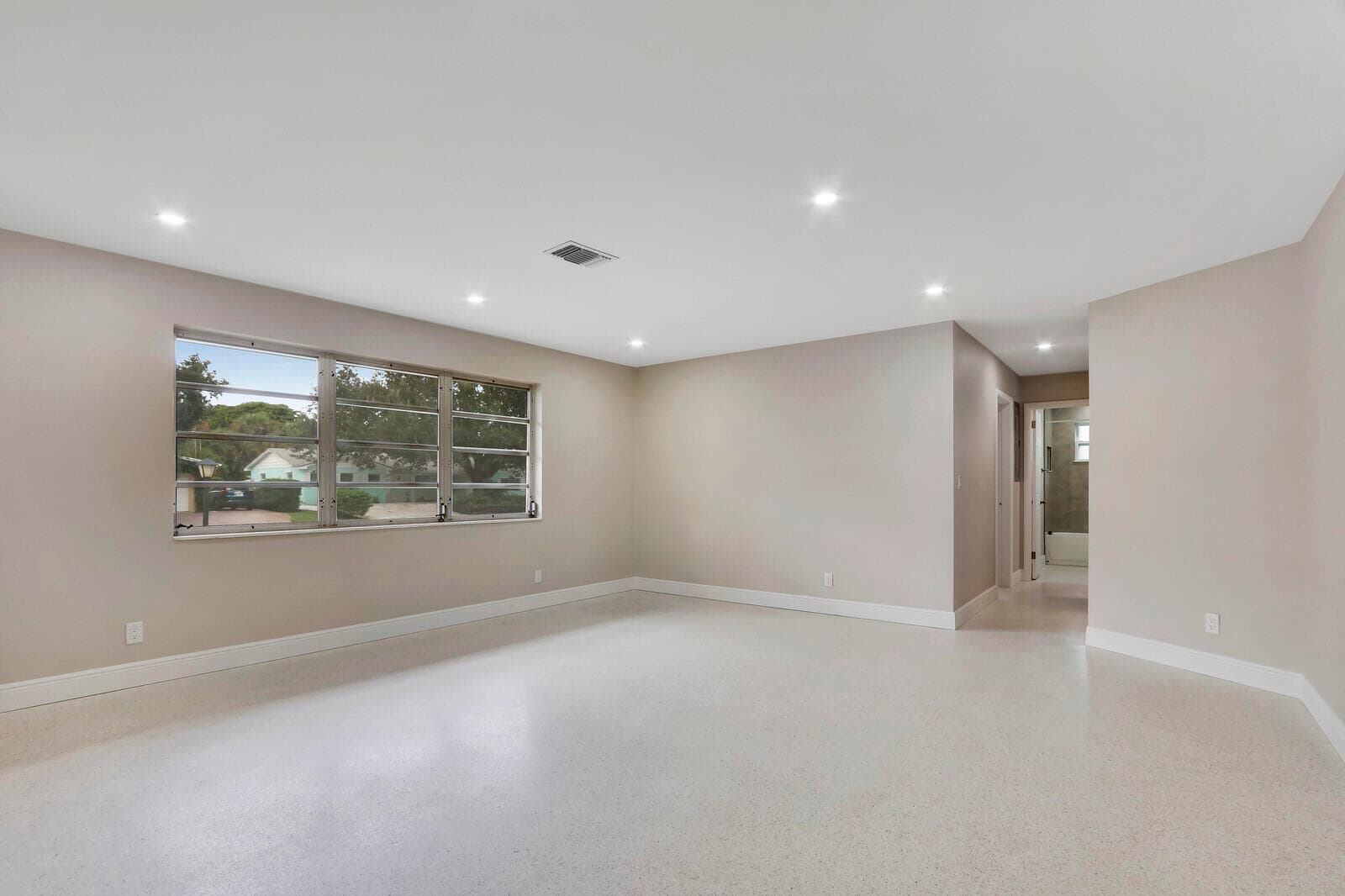 732 Pelican Way, North Palm Beach, FL 33408 — photo 8 of 36